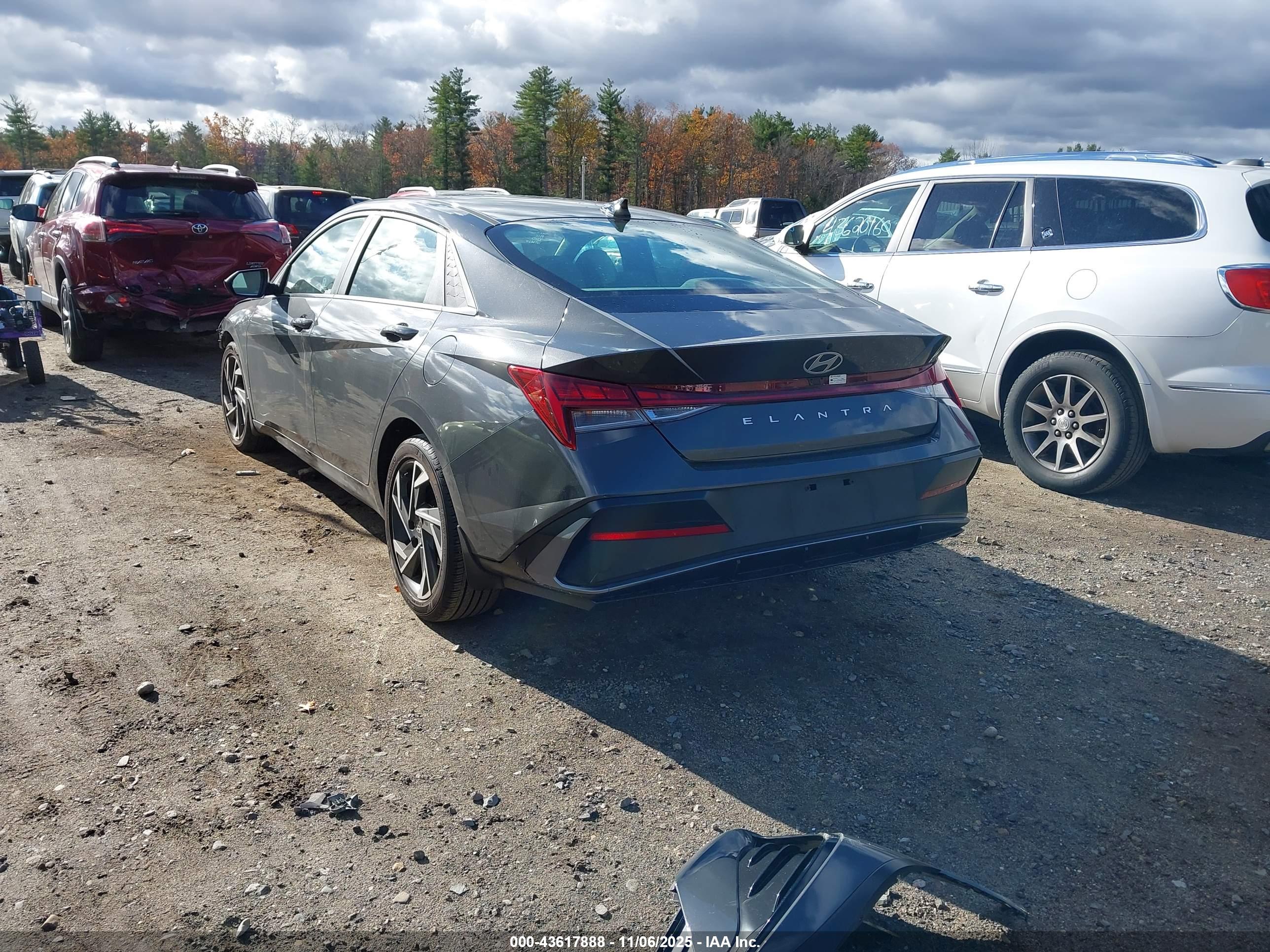 HYUNDAI ELANTRA image 3