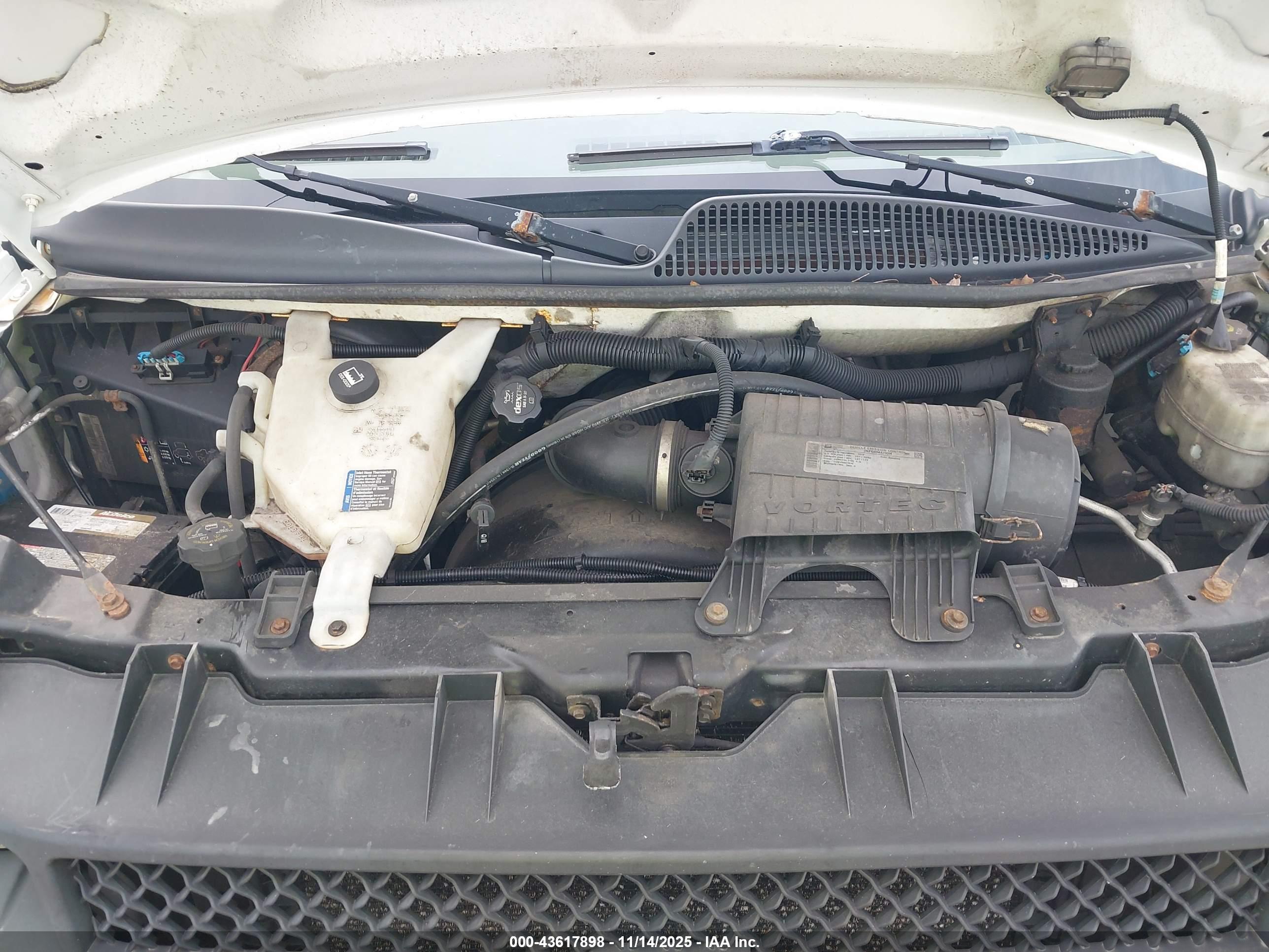 CHEVROLET EXPRESS image 10