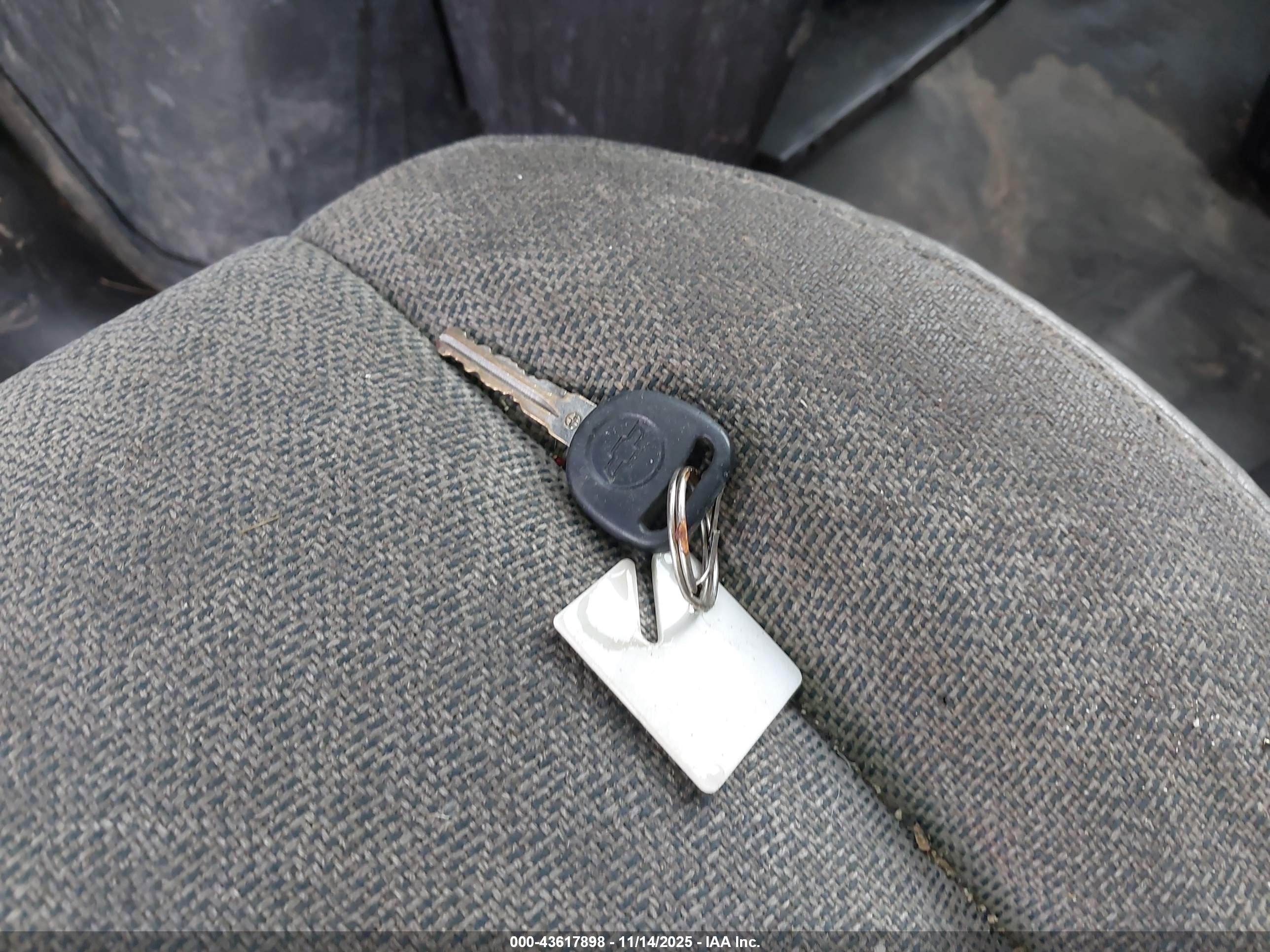 CHEVROLET EXPRESS image 11