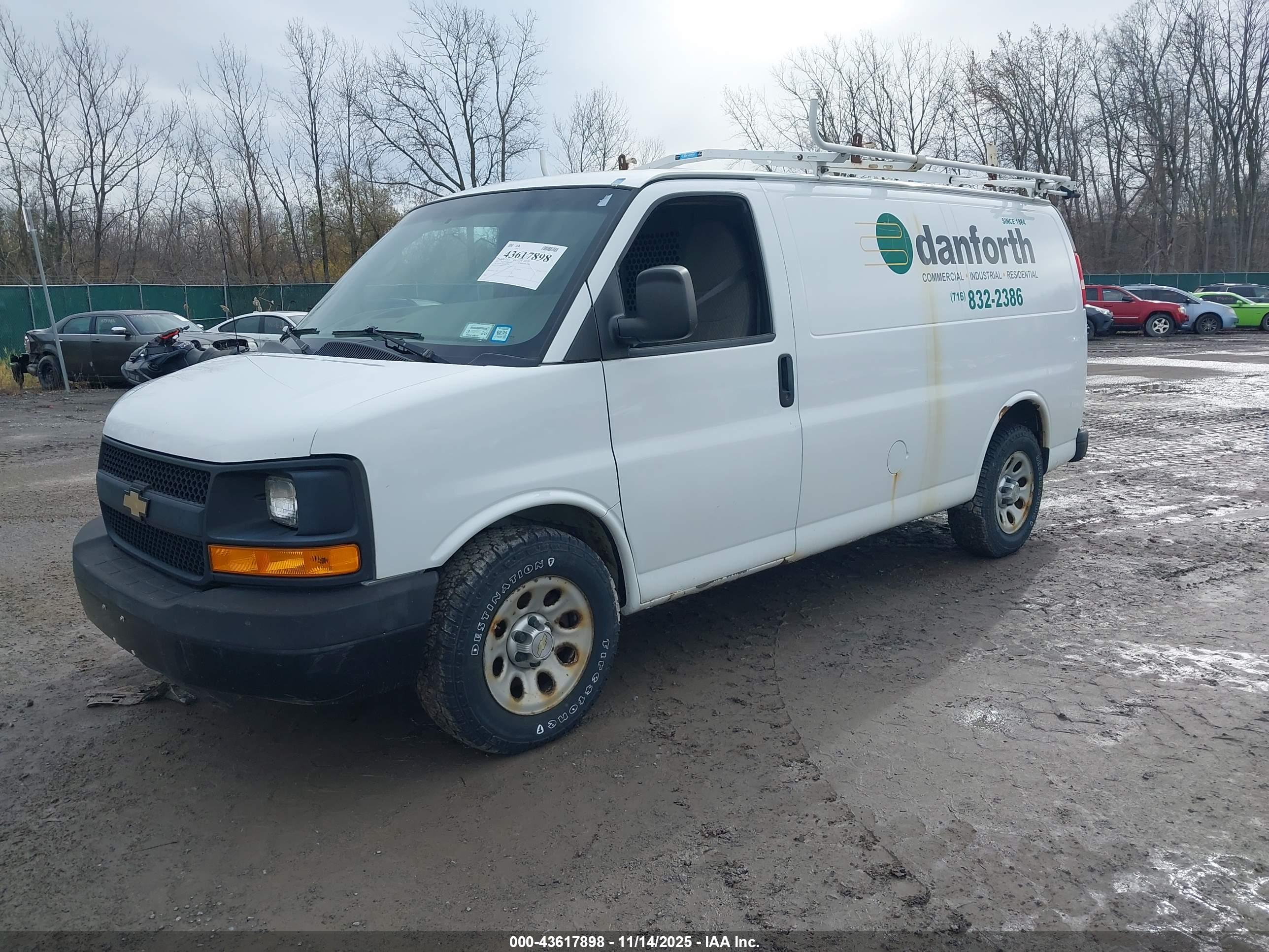 CHEVROLET EXPRESS image 2