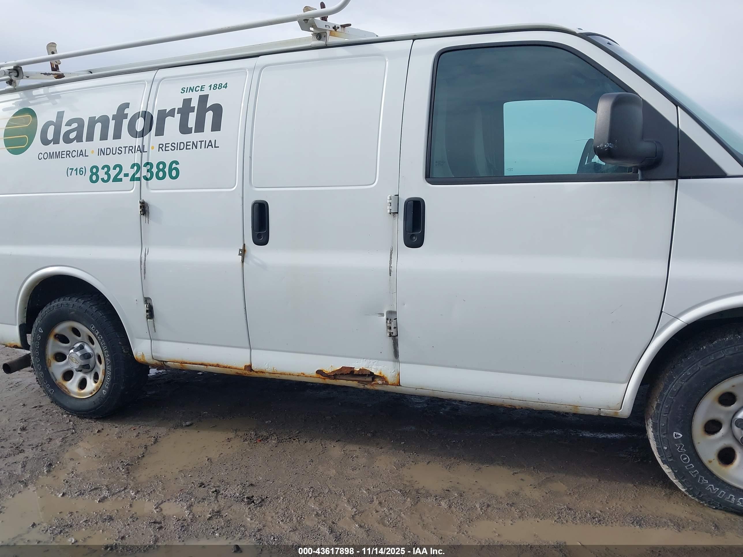 CHEVROLET EXPRESS image 6