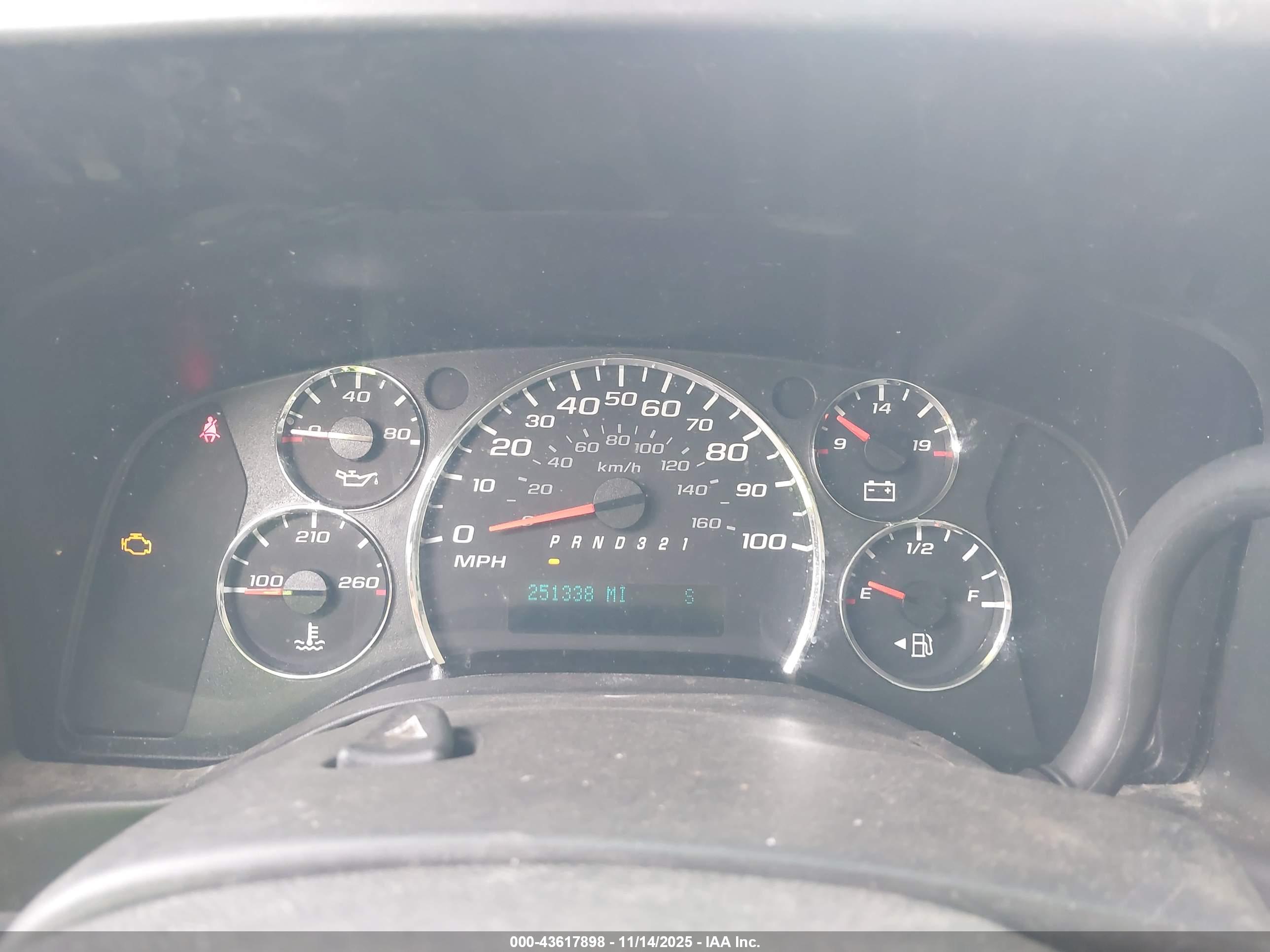 CHEVROLET EXPRESS image 7