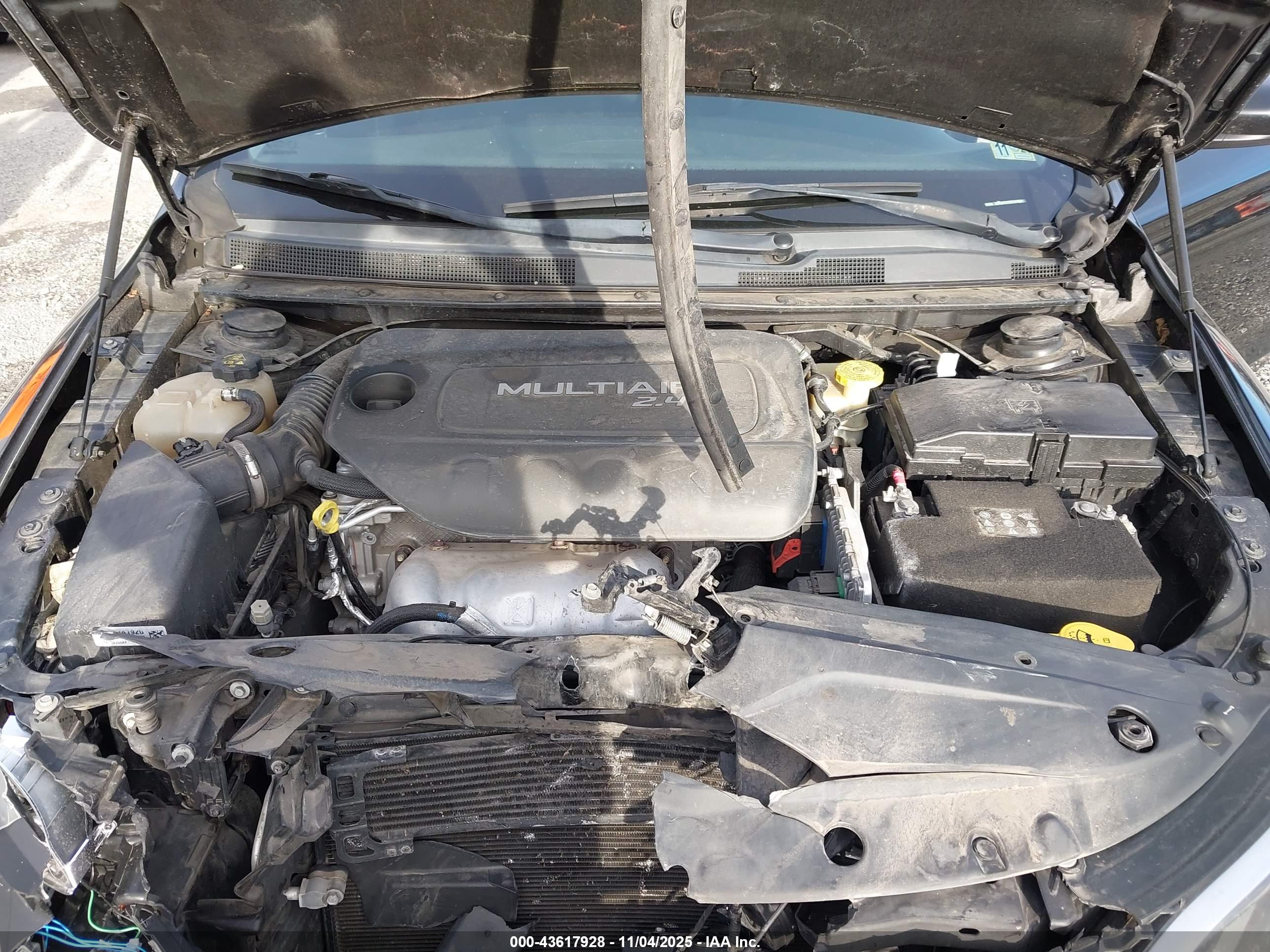 CHRYSLER 200 image 10