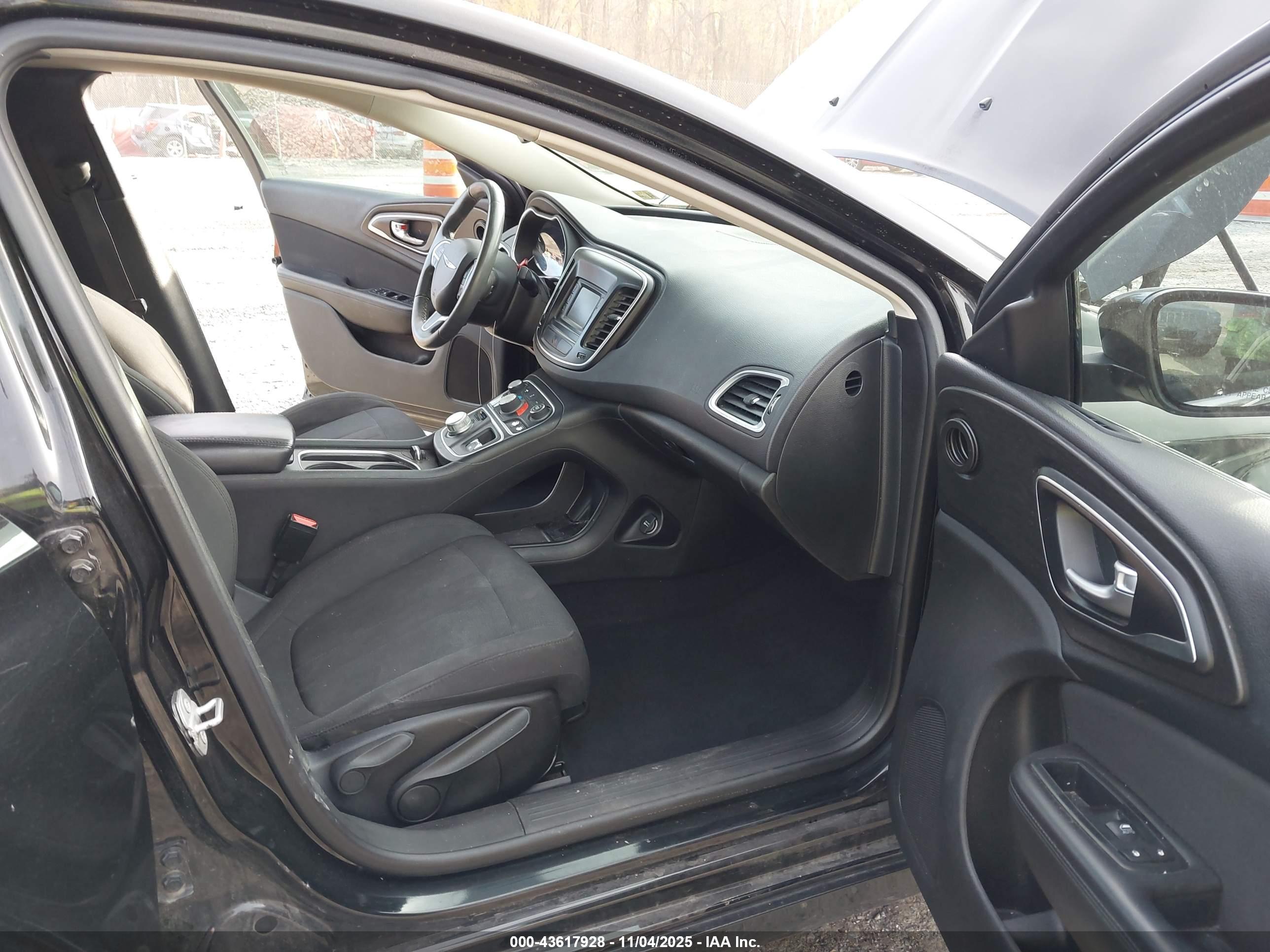 CHRYSLER 200 image 5