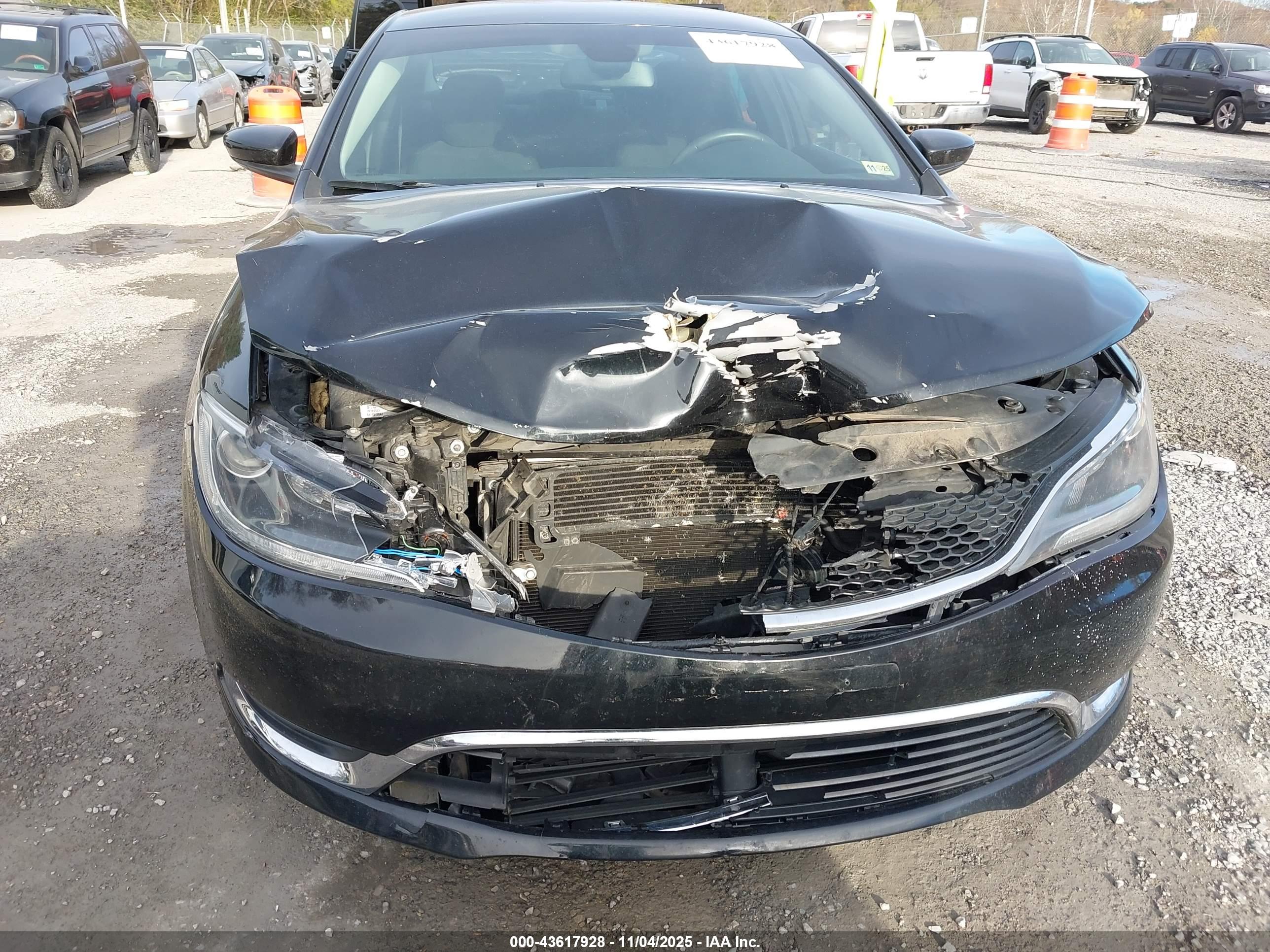 CHRYSLER 200 image 6