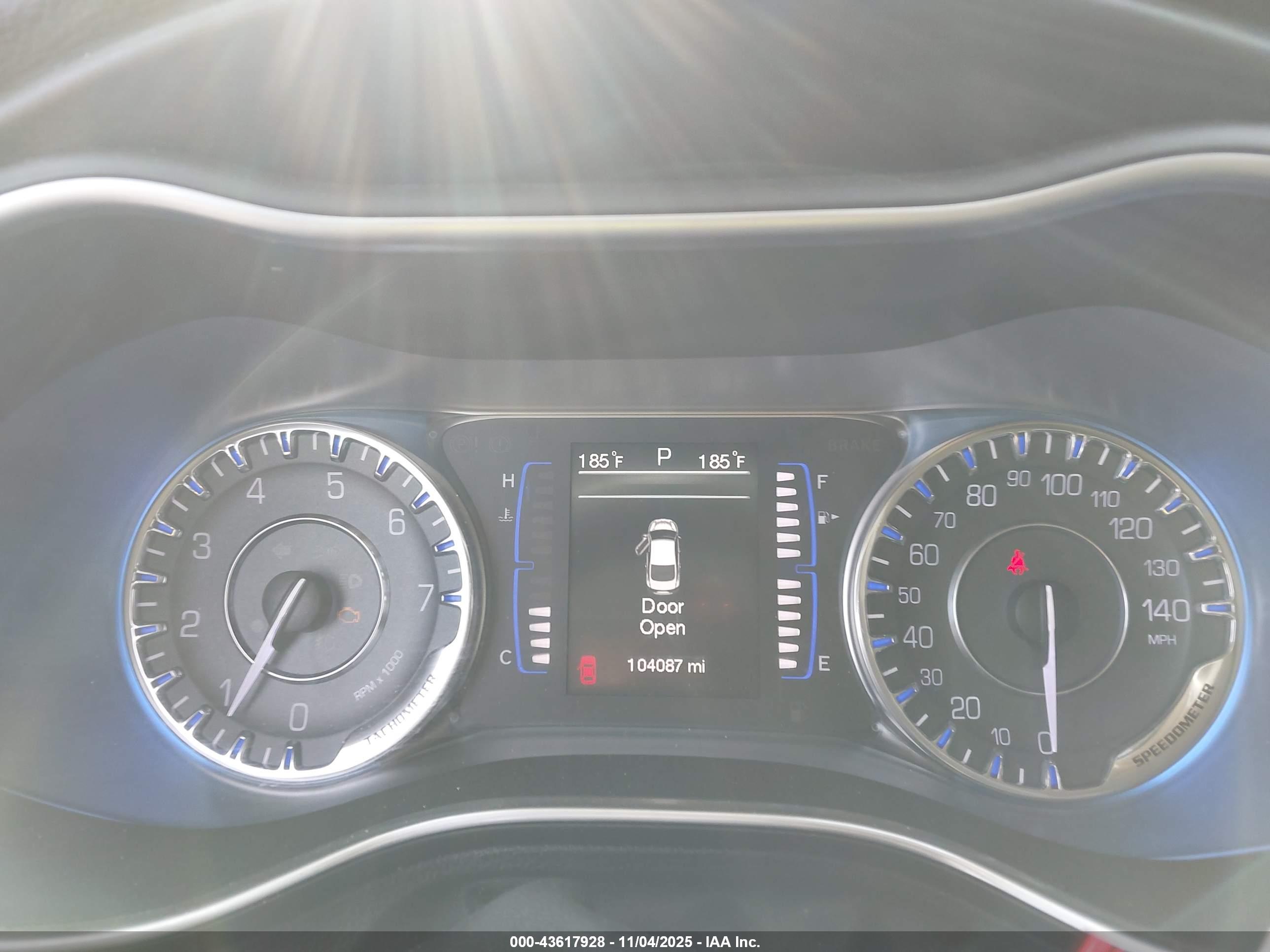 CHRYSLER 200 image 7