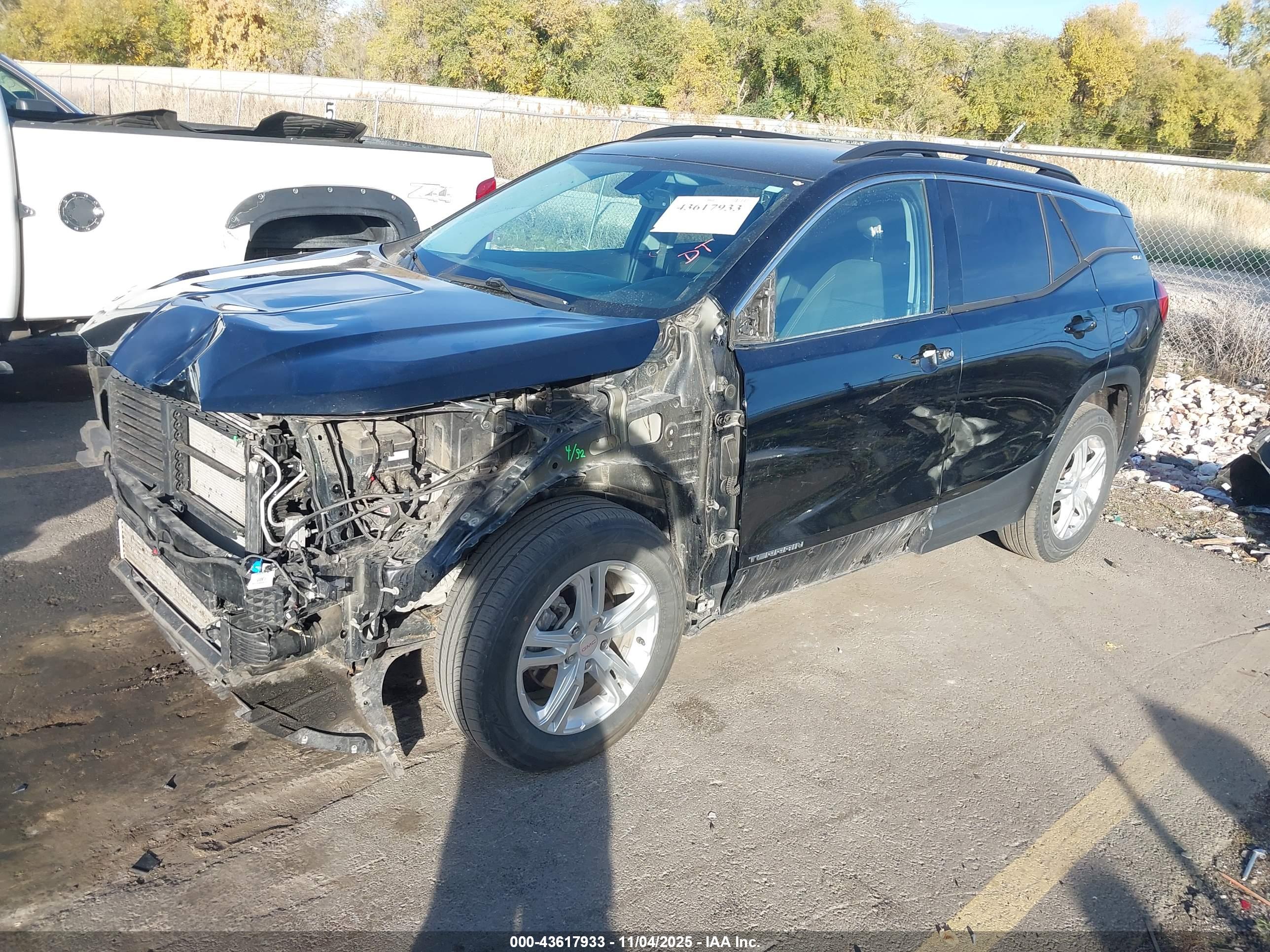 GMC TERRAIN image 2