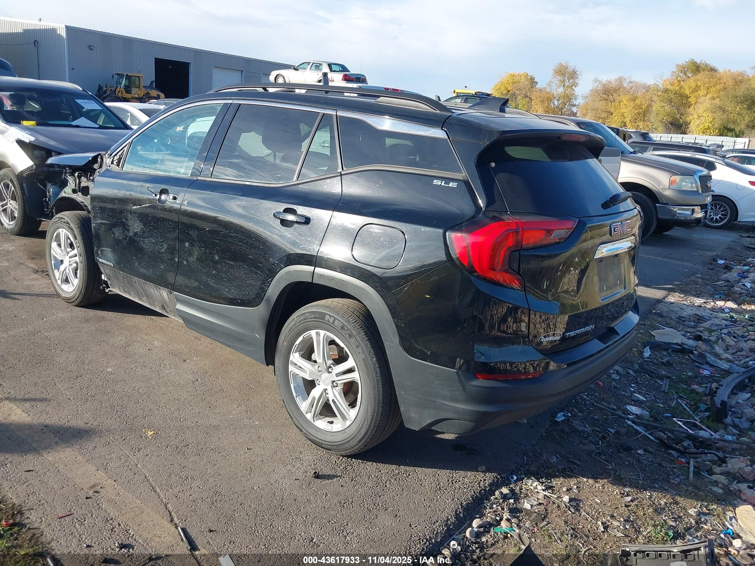 GMC TERRAIN image 3