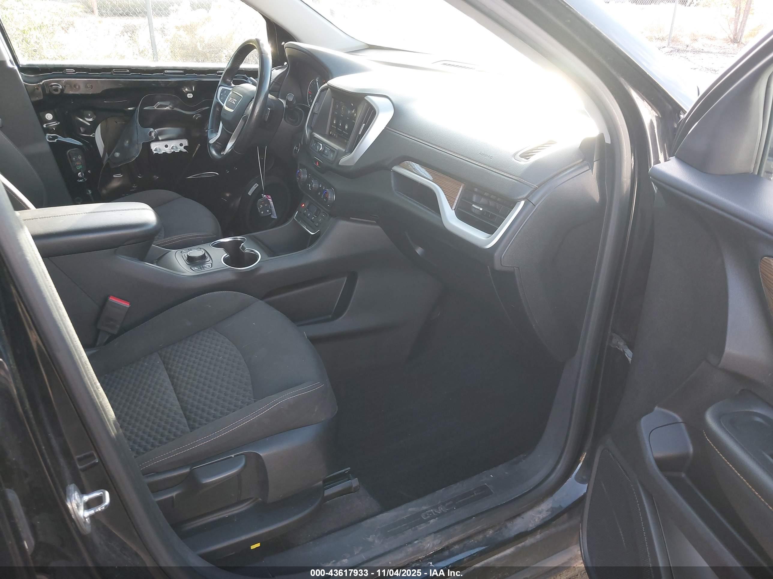 GMC TERRAIN image 5