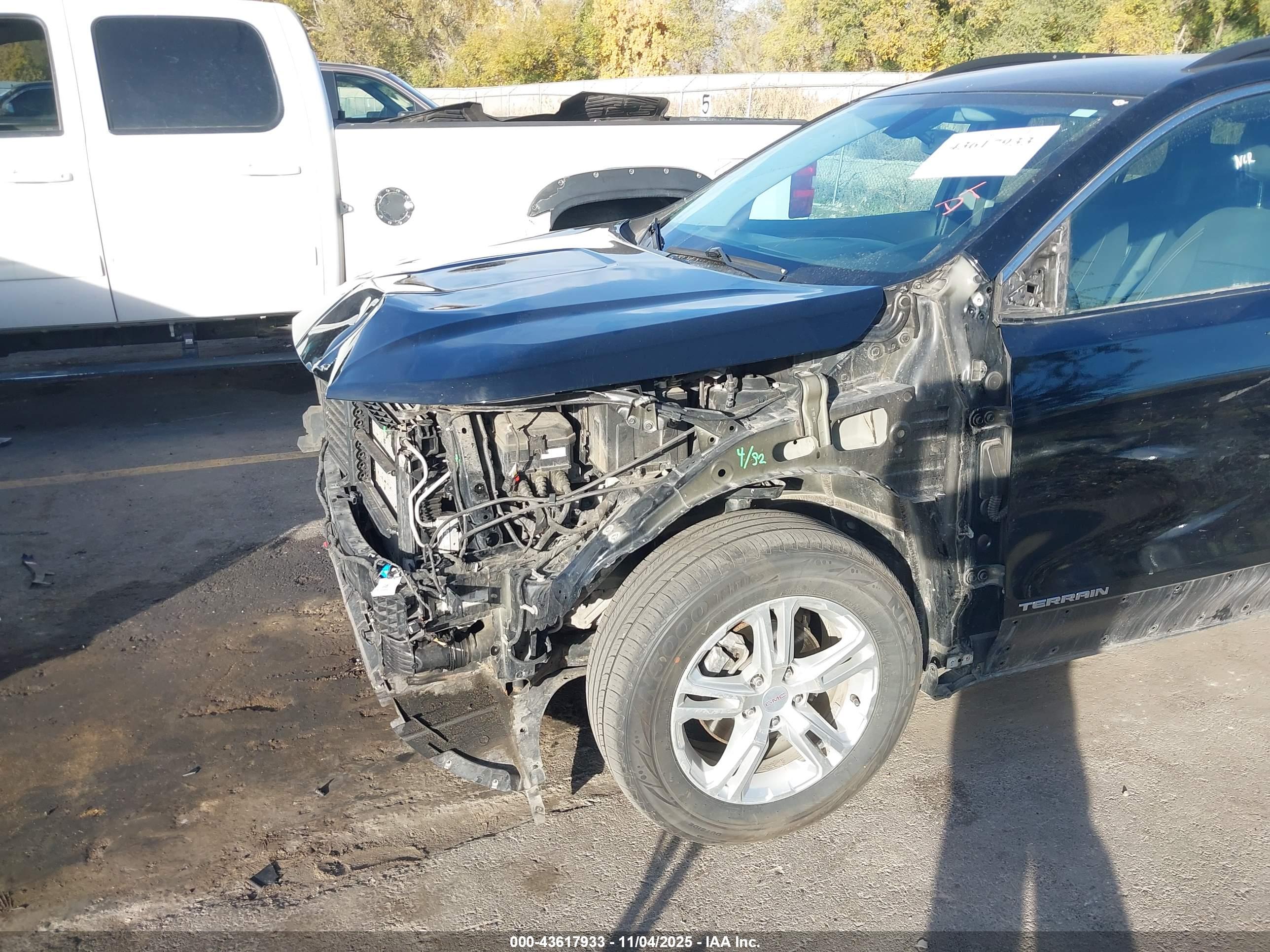 GMC TERRAIN image 6