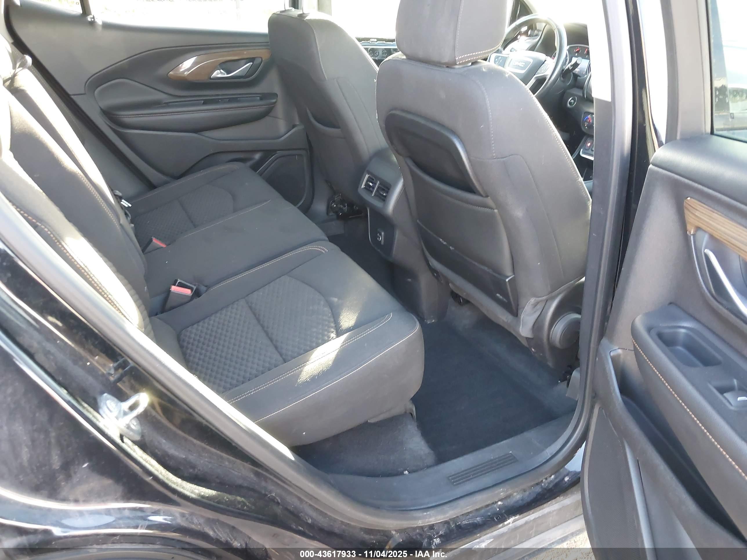 GMC TERRAIN image 8