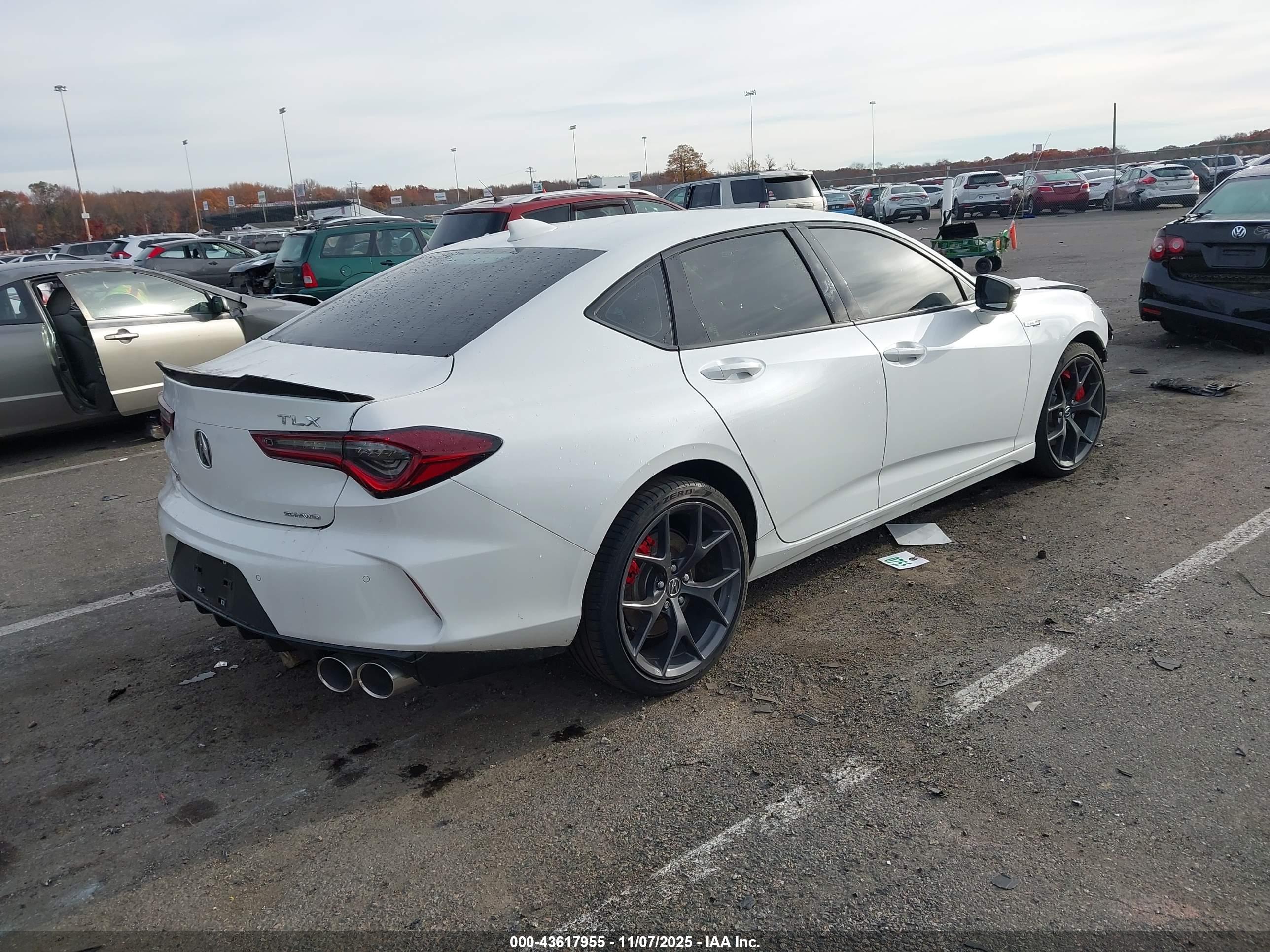 ACURA TLX image 4