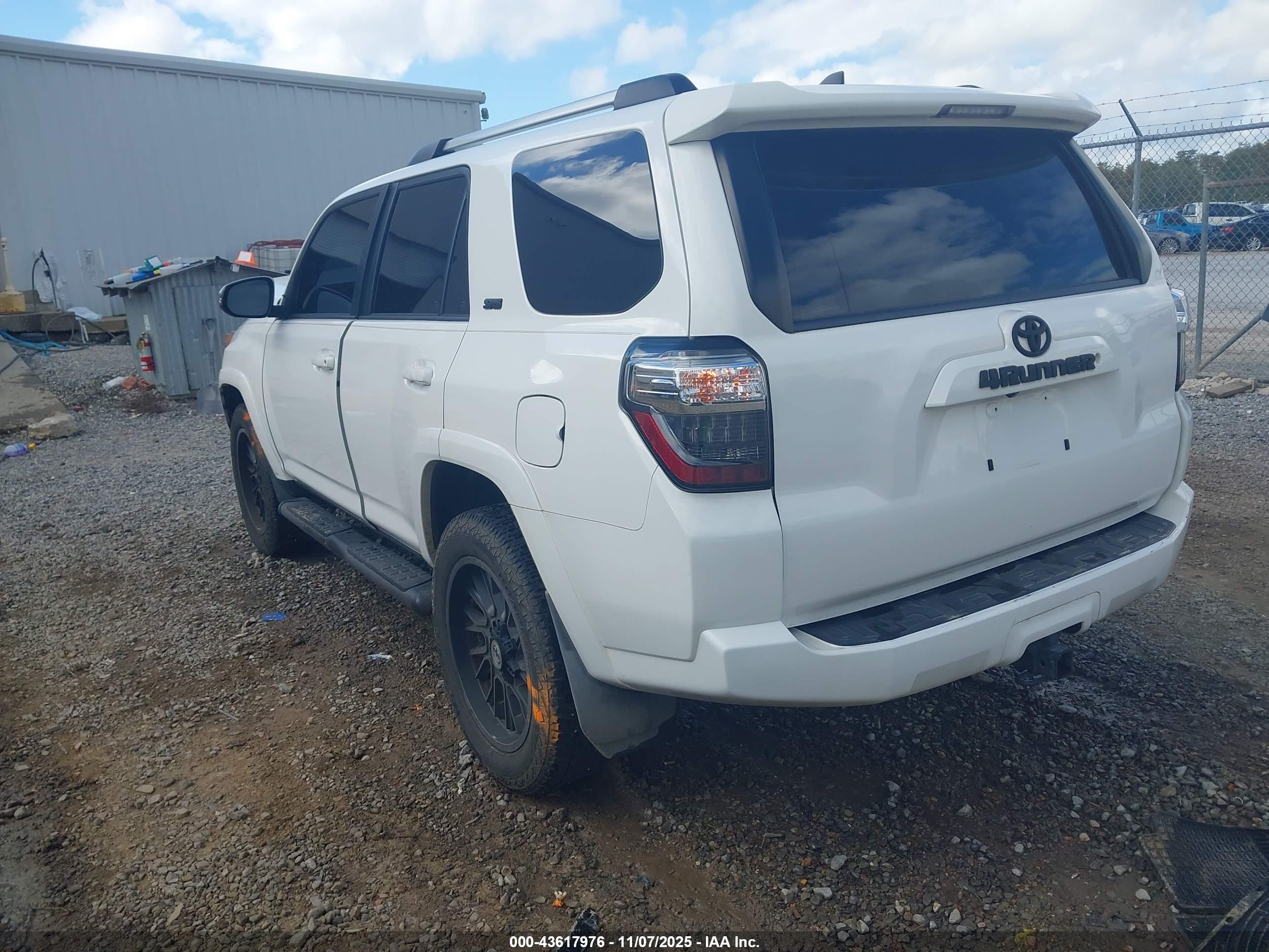TOYOTA 4RUNNER image 3