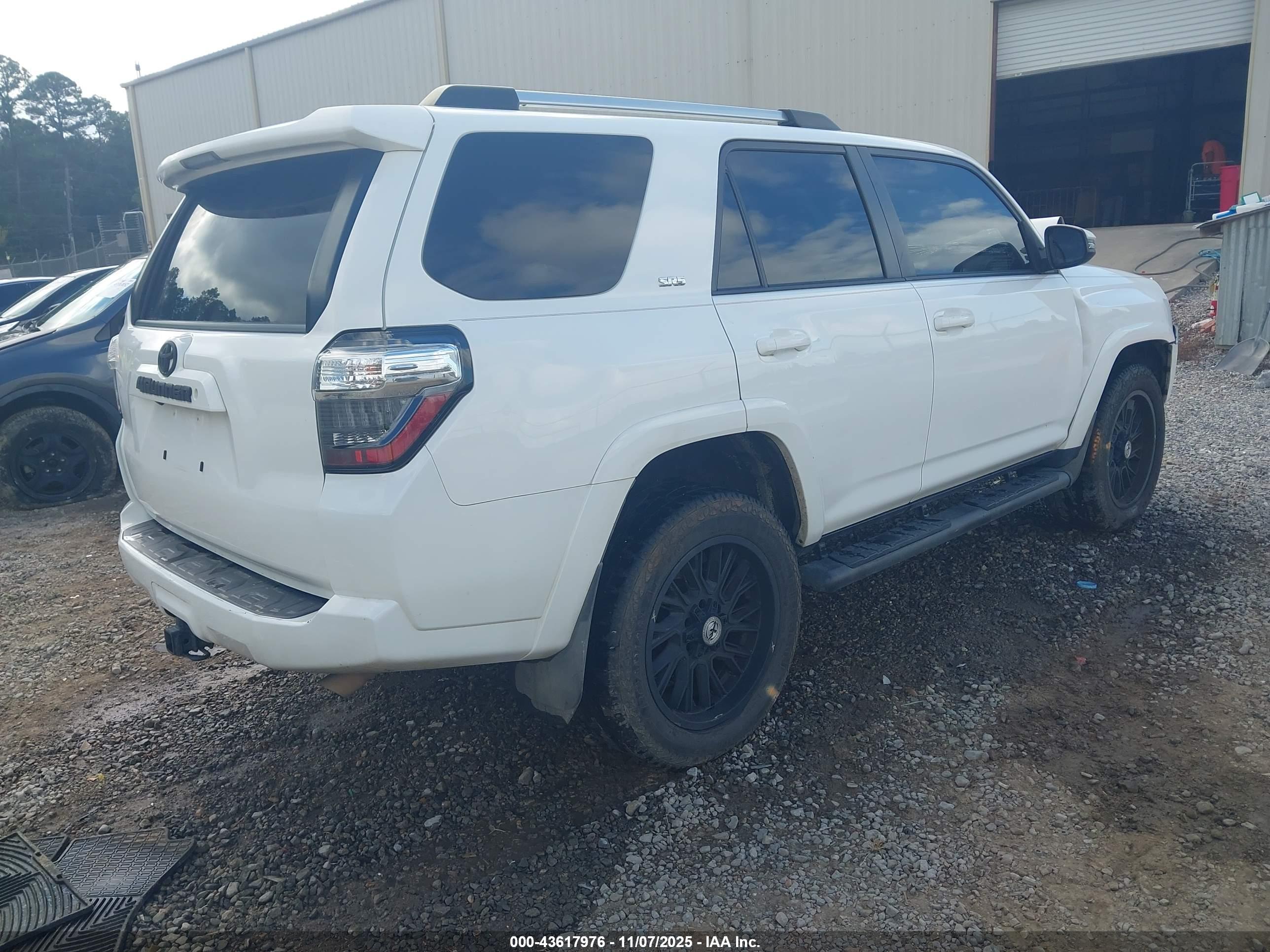 TOYOTA 4RUNNER image 4