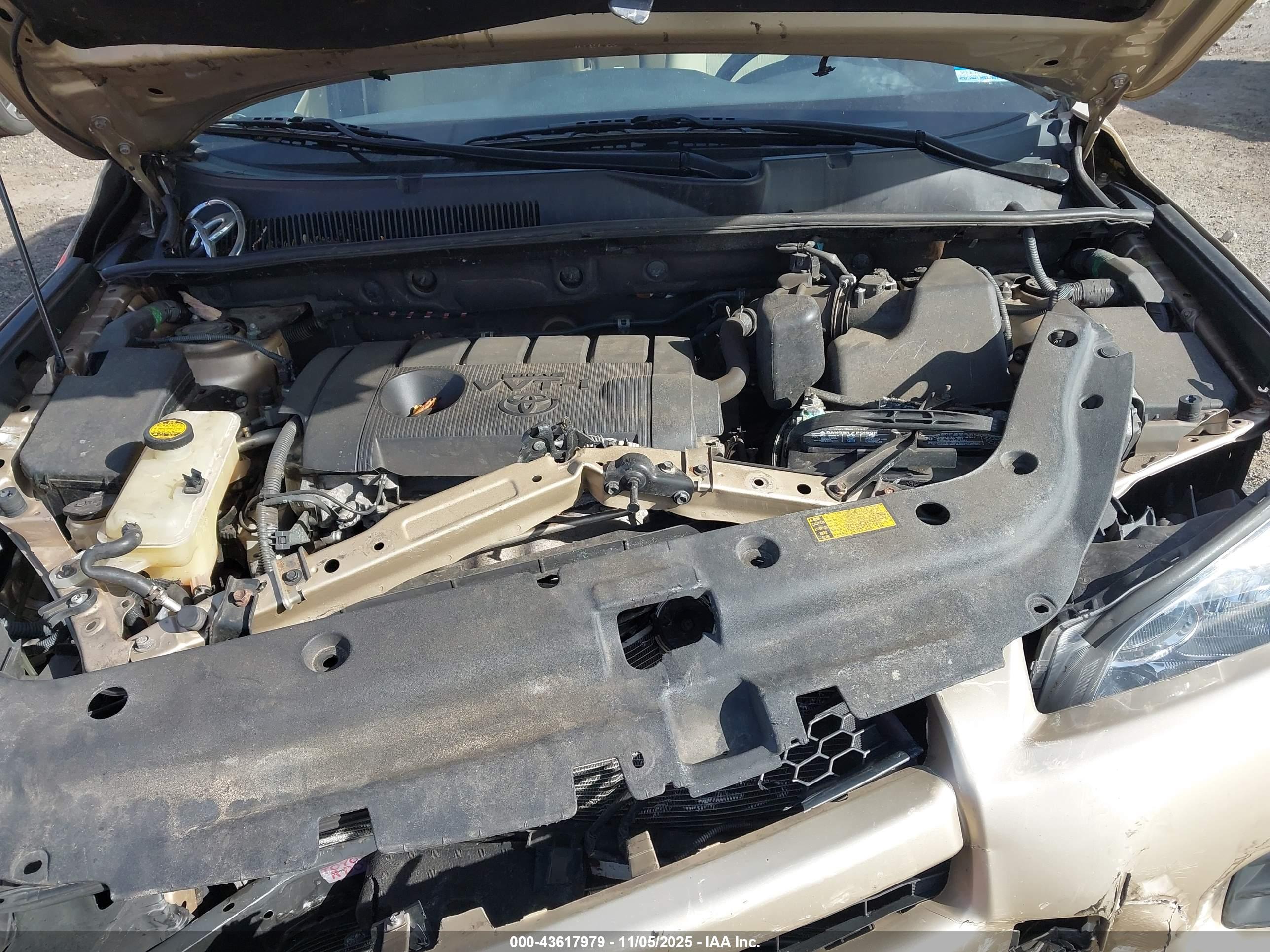 TOYOTA RAV4 image 10
