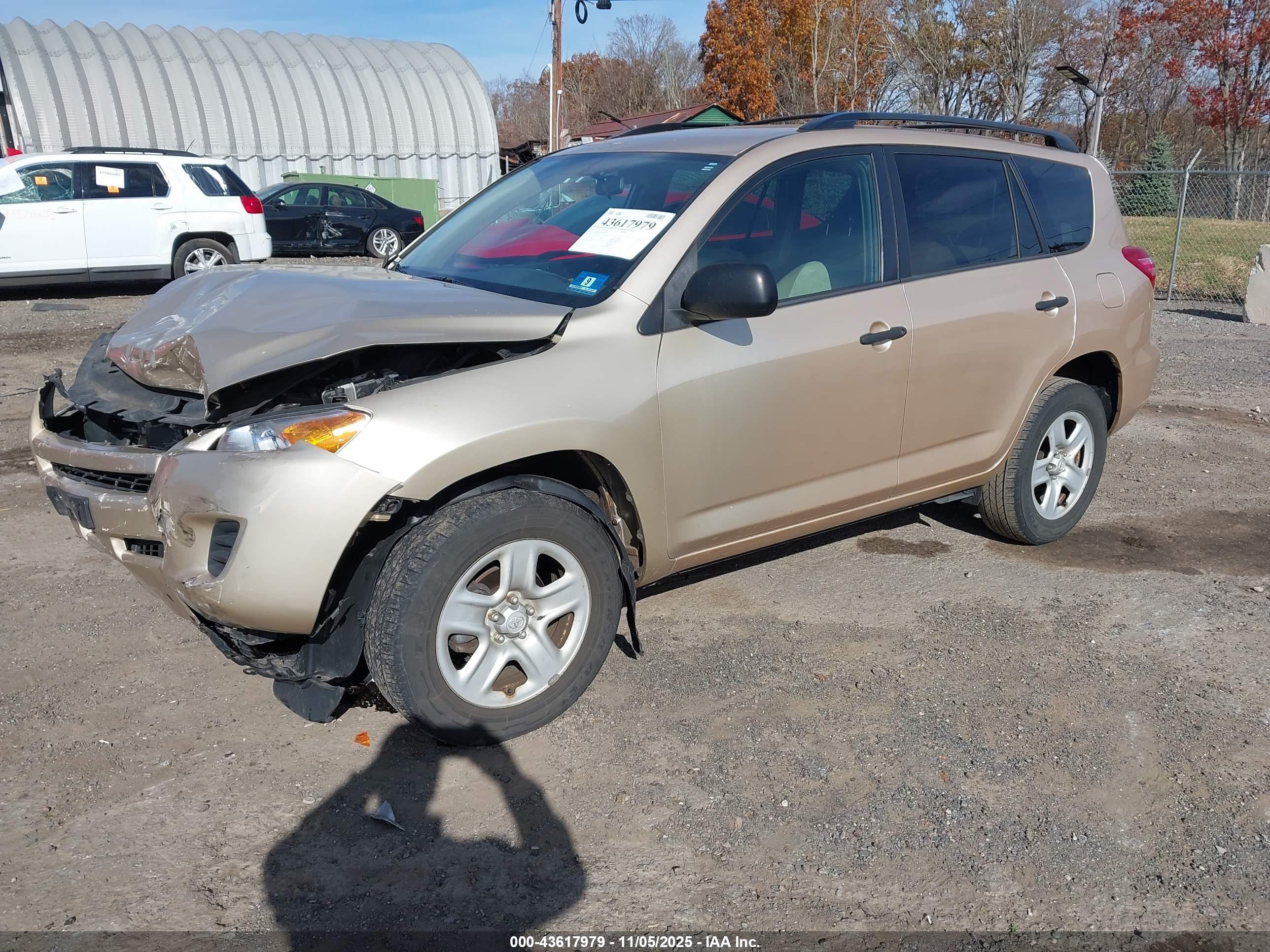 TOYOTA RAV4 image 2