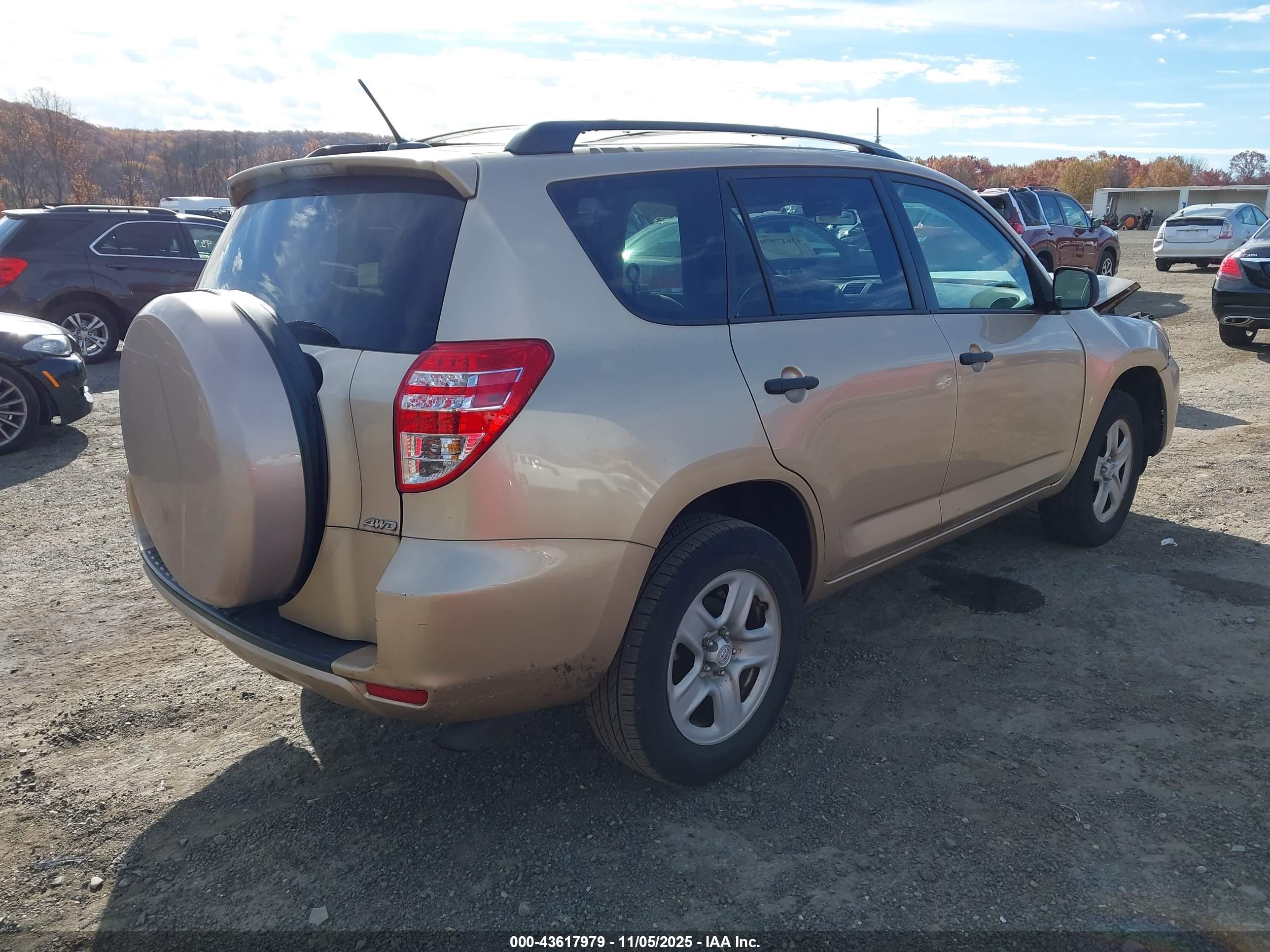 TOYOTA RAV4 image 4