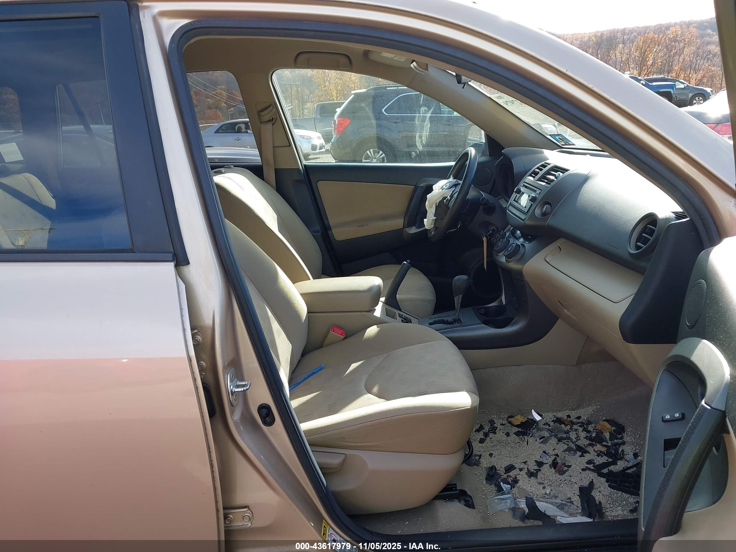 TOYOTA RAV4 image 5