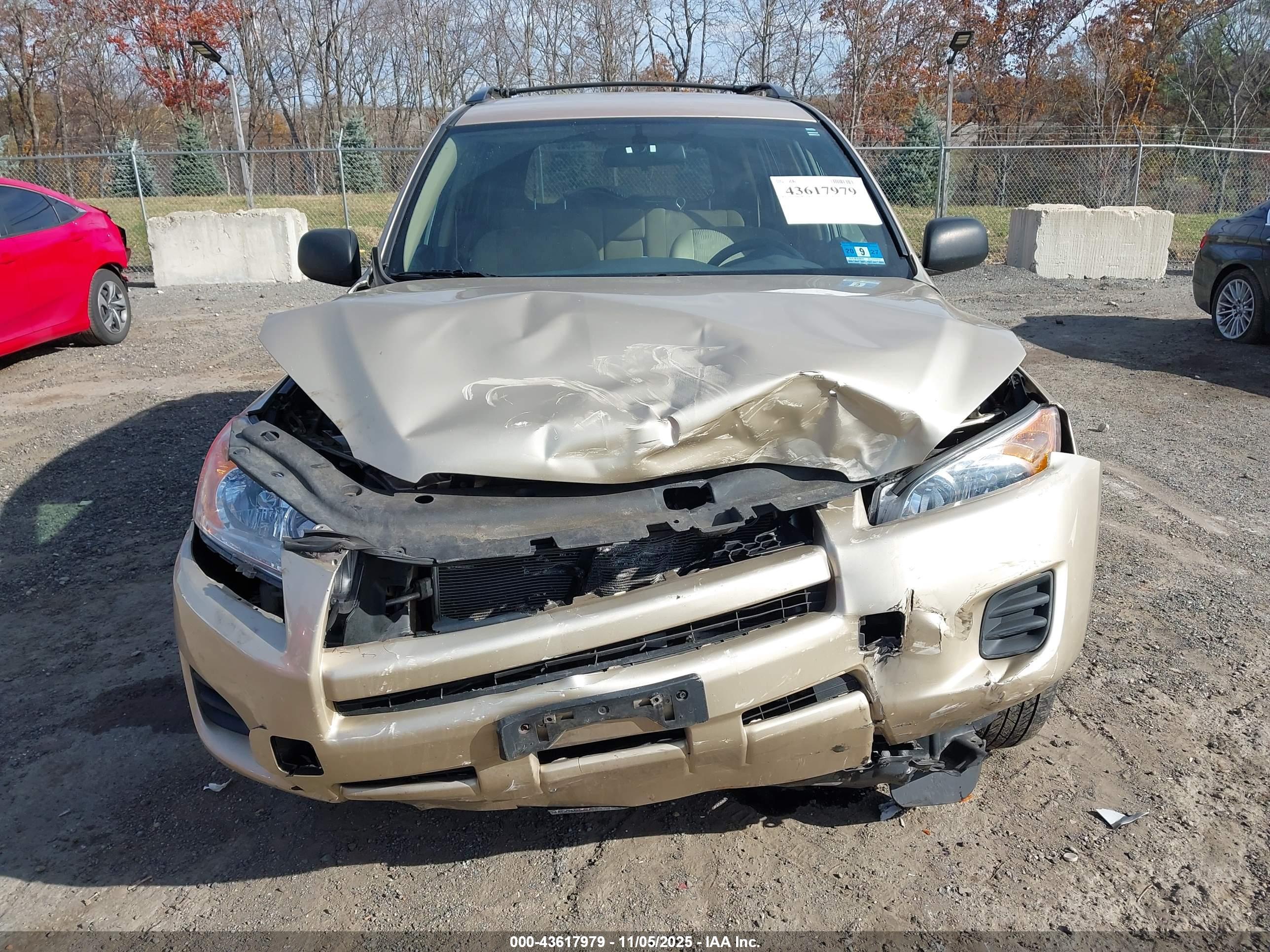 TOYOTA RAV4 image 6