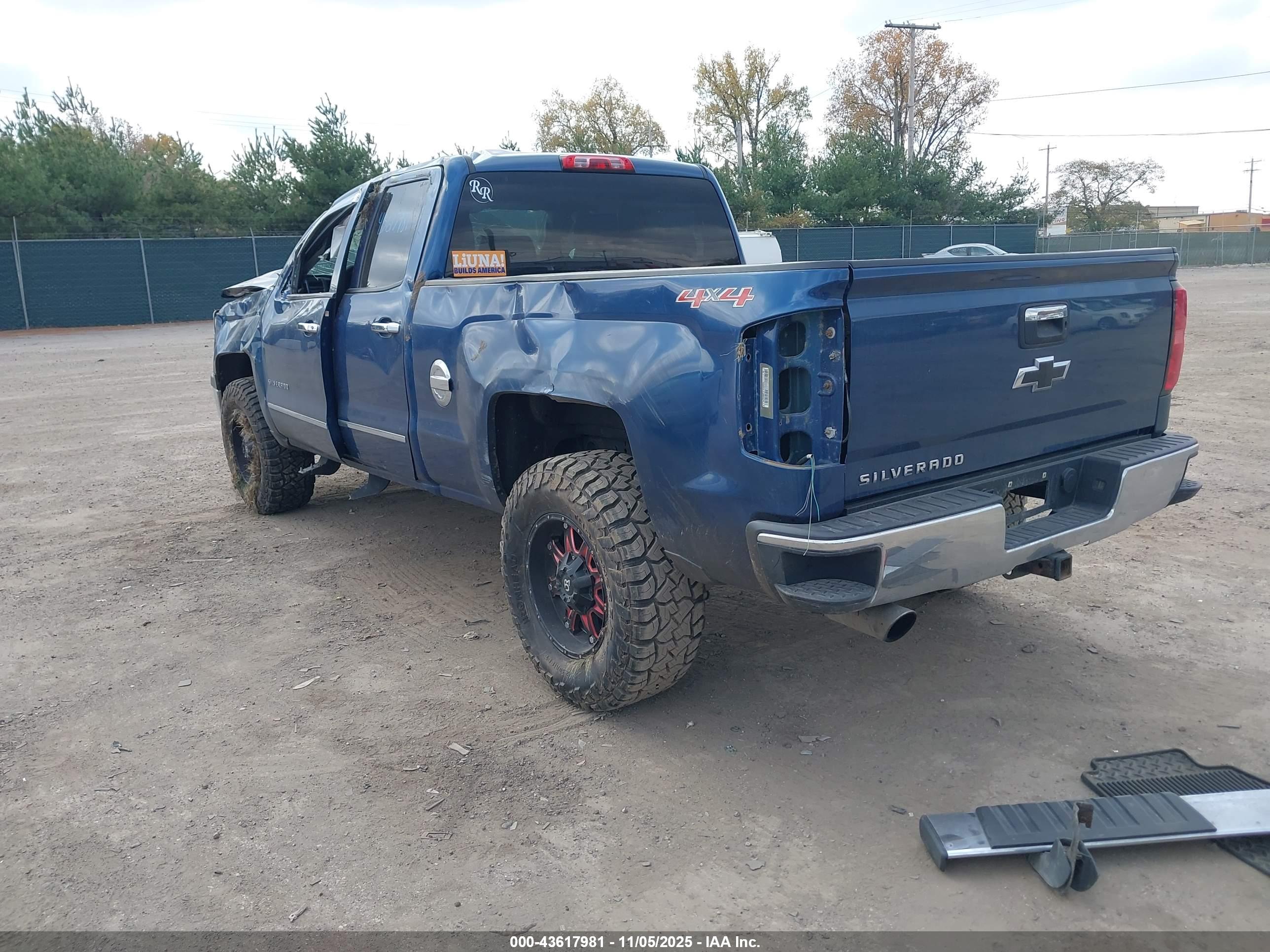 CHEVROLET SILVERADO image 3