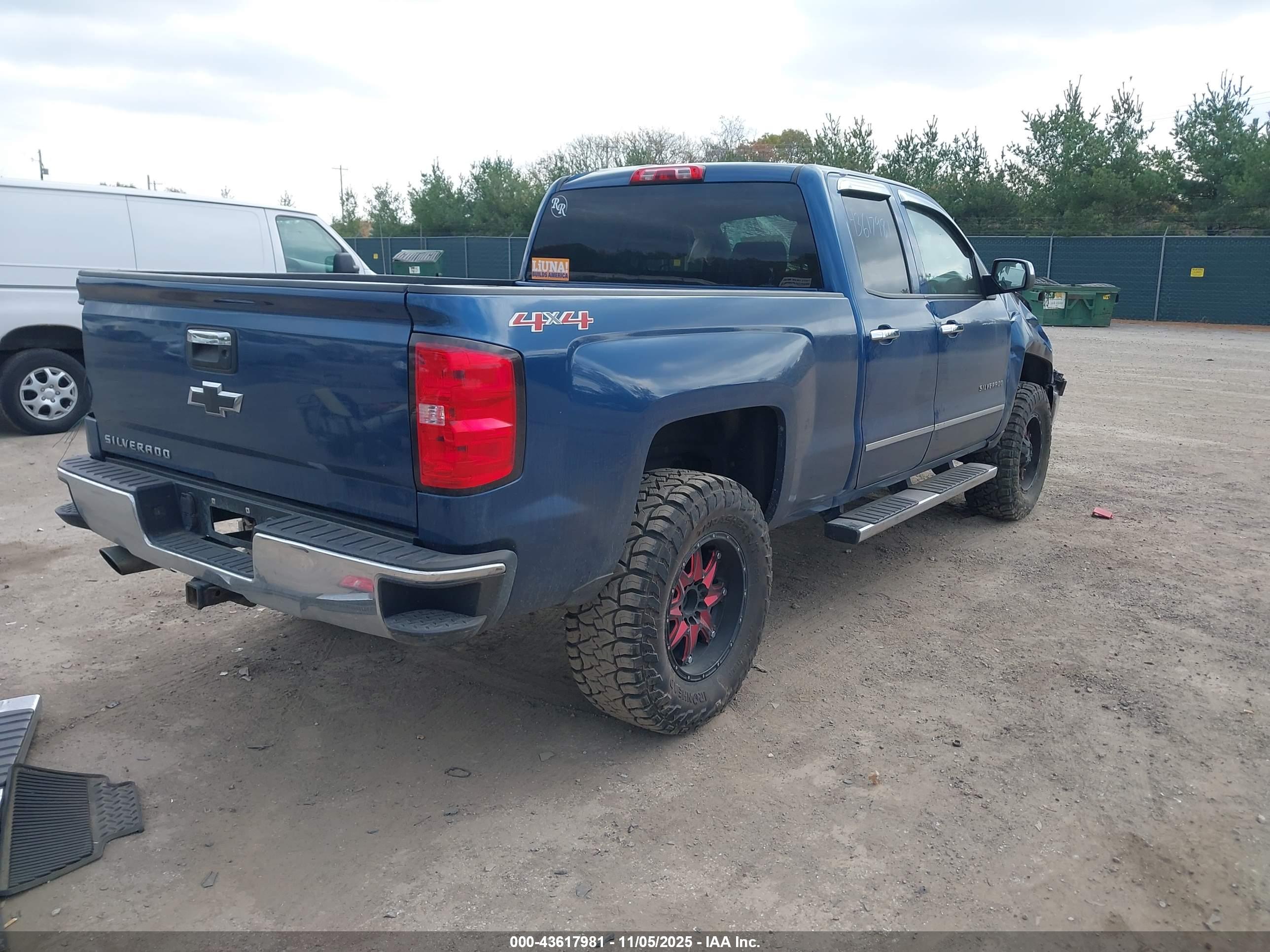 CHEVROLET SILVERADO image 4