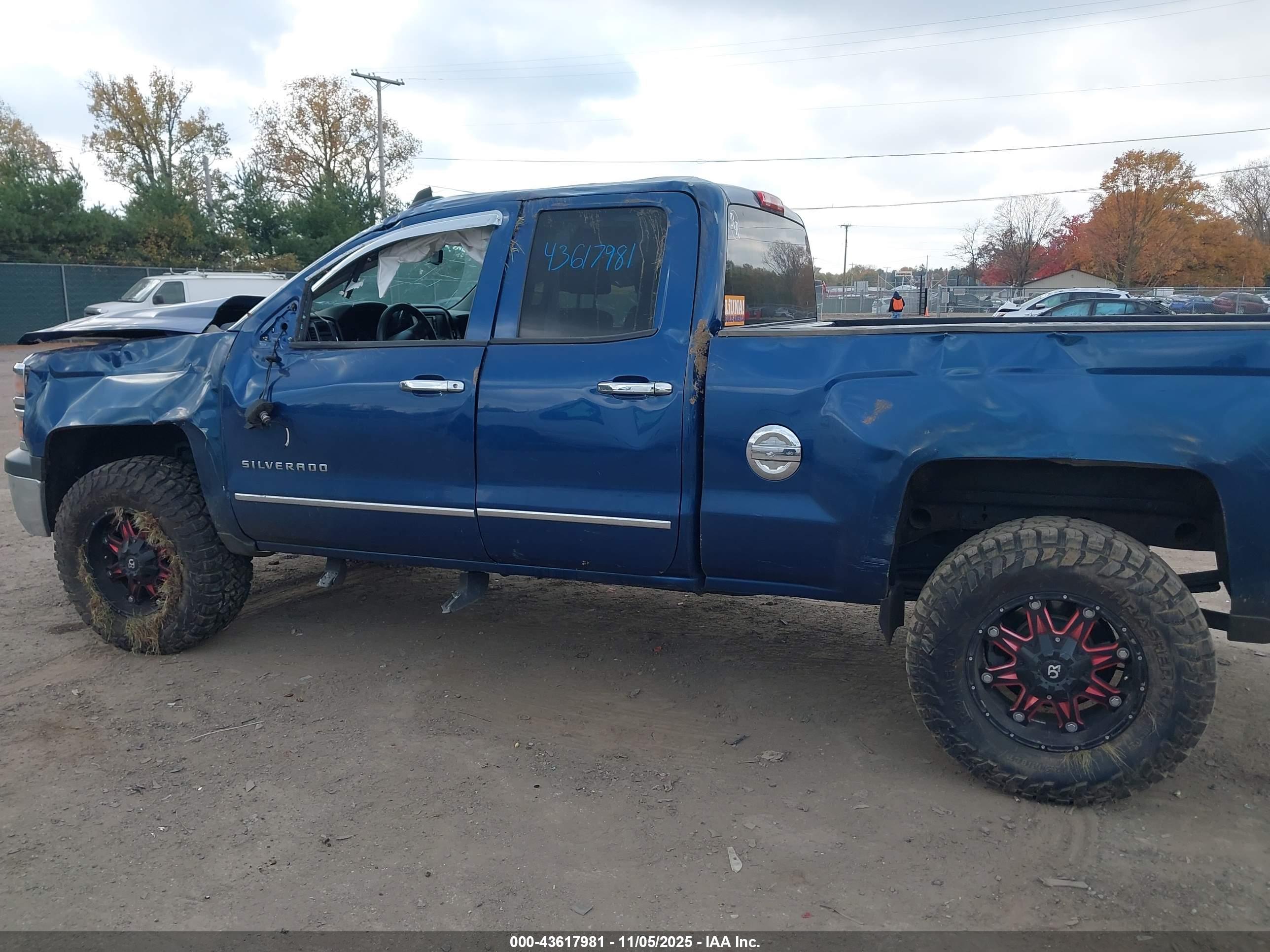 CHEVROLET SILVERADO image 6