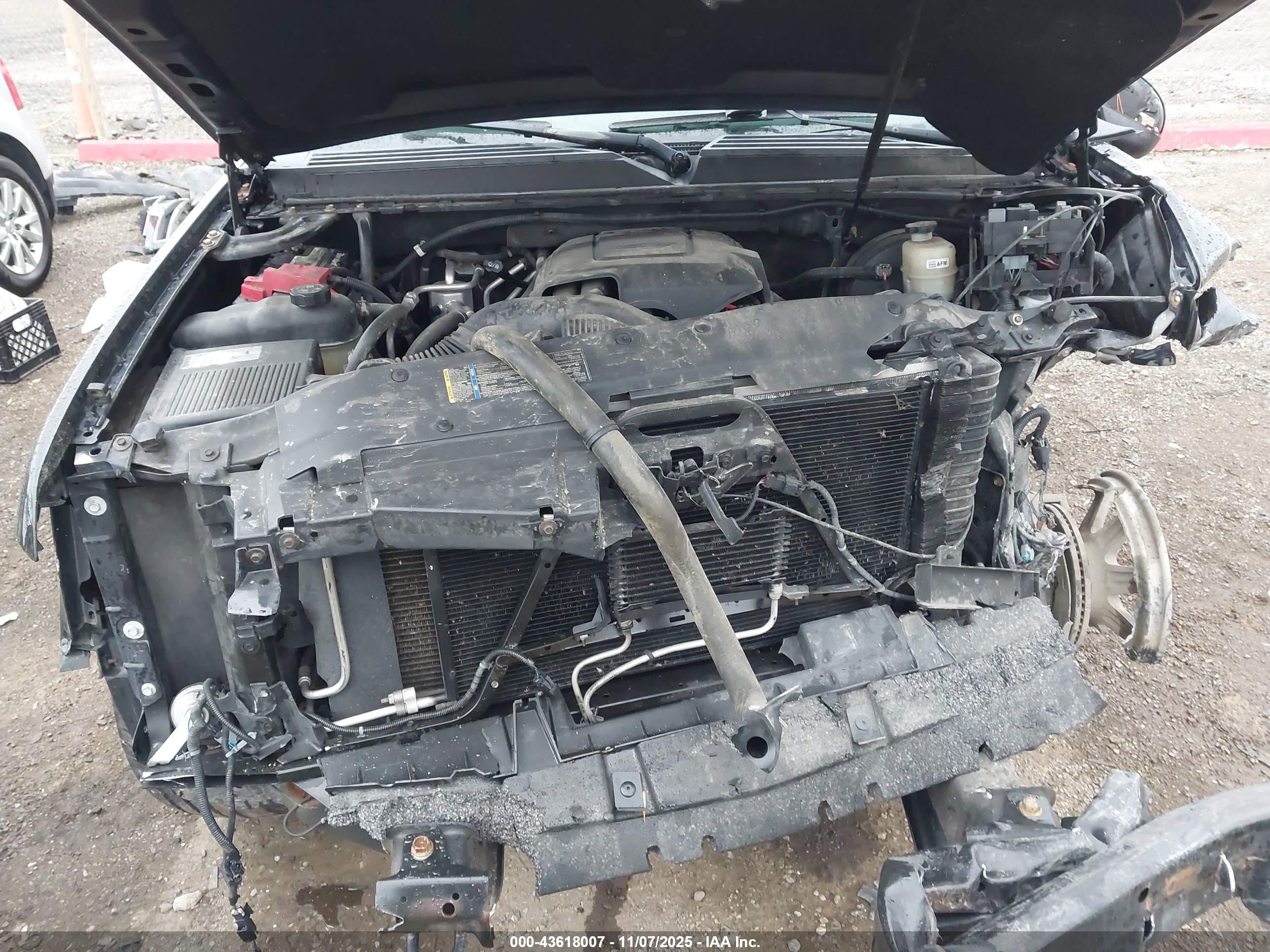 CHEVROLET SUBURBAN image 10