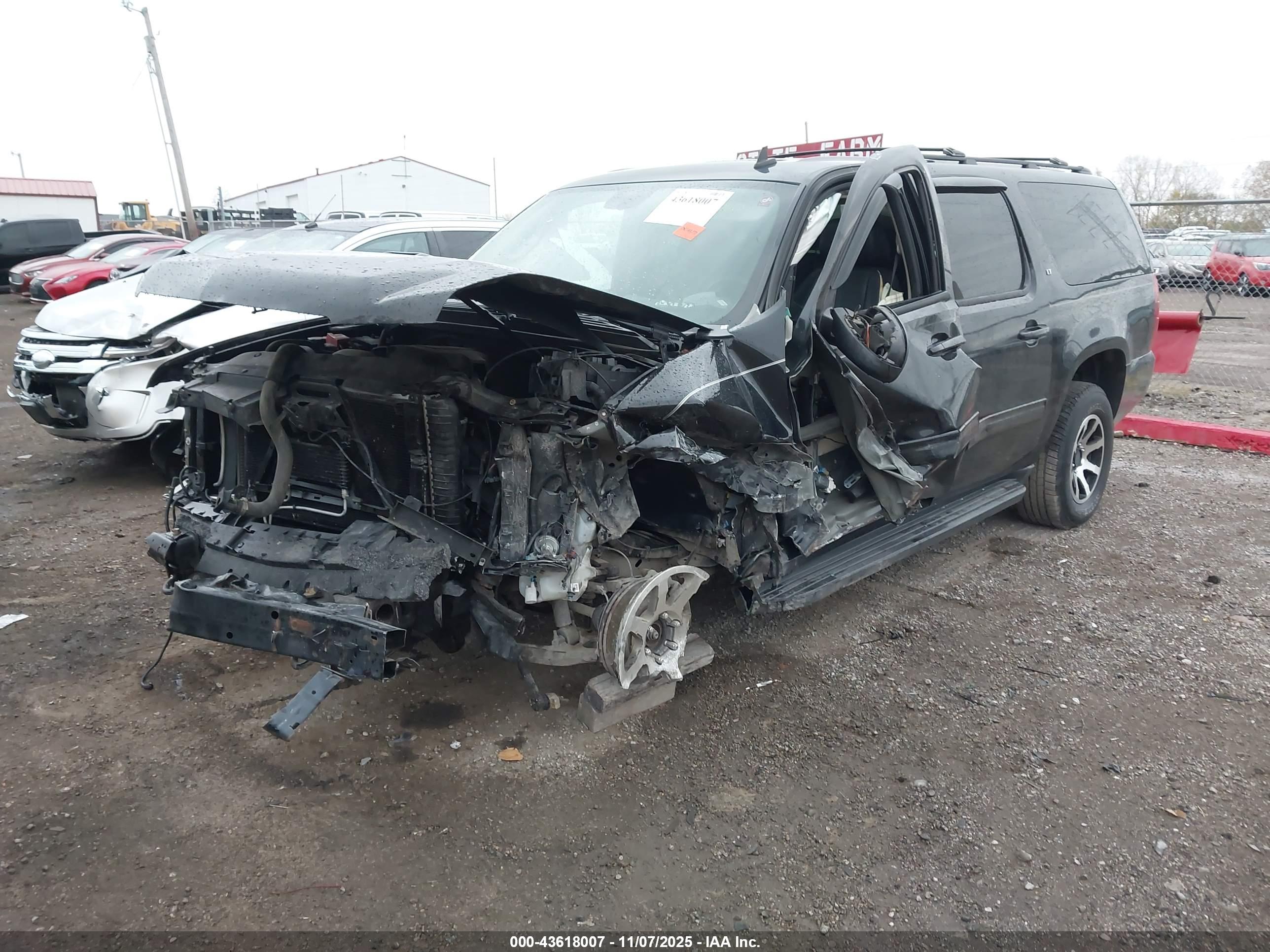 CHEVROLET SUBURBAN image 2
