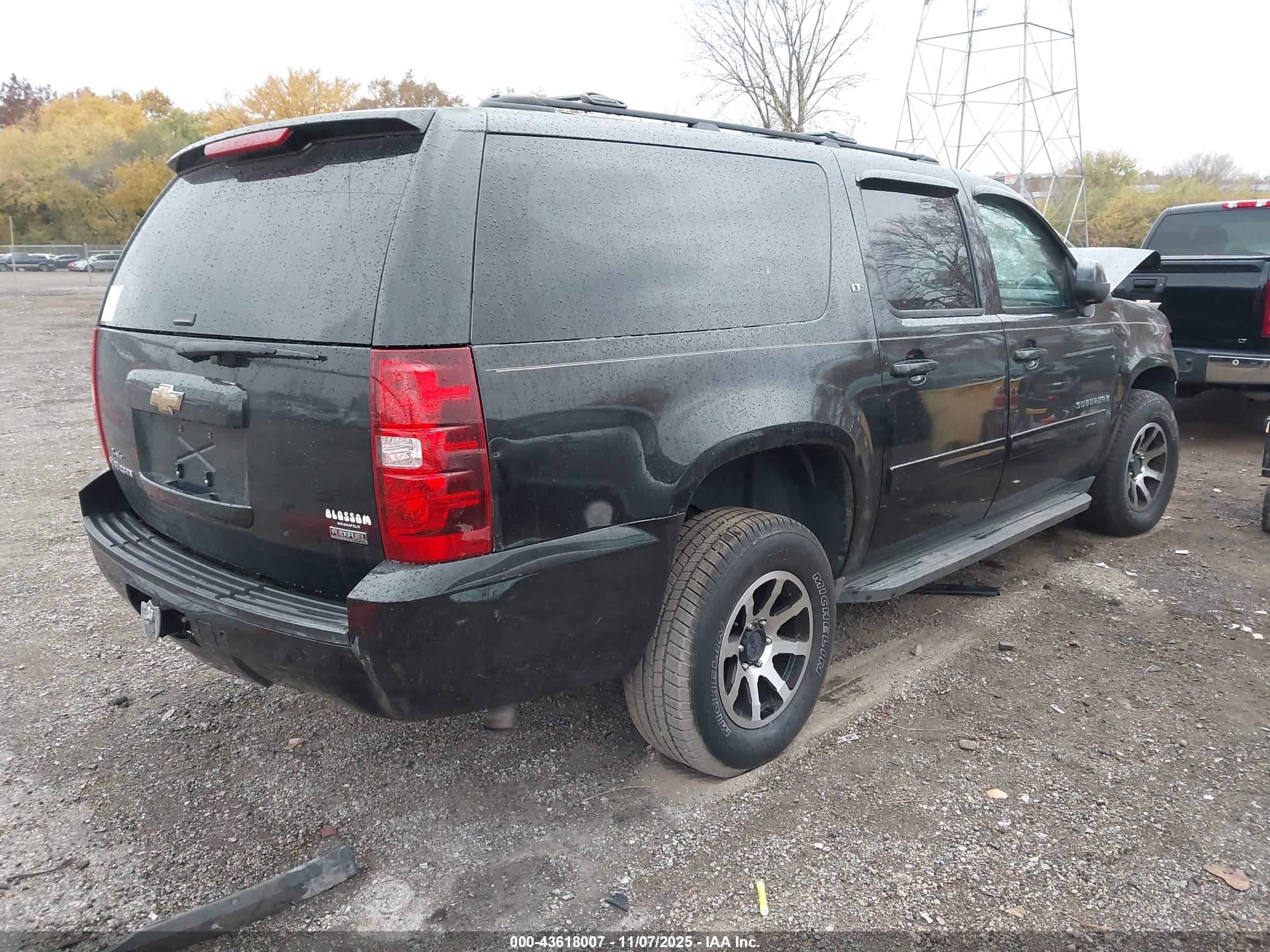 CHEVROLET SUBURBAN image 4