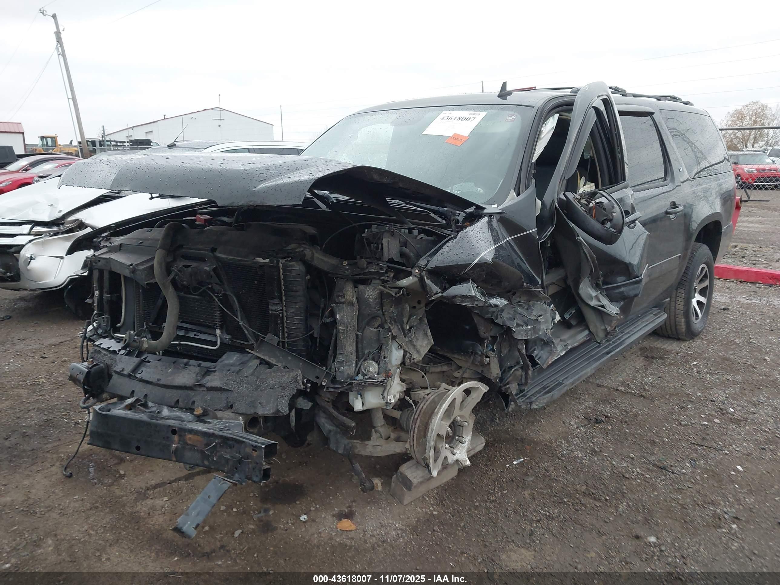 CHEVROLET SUBURBAN image 6