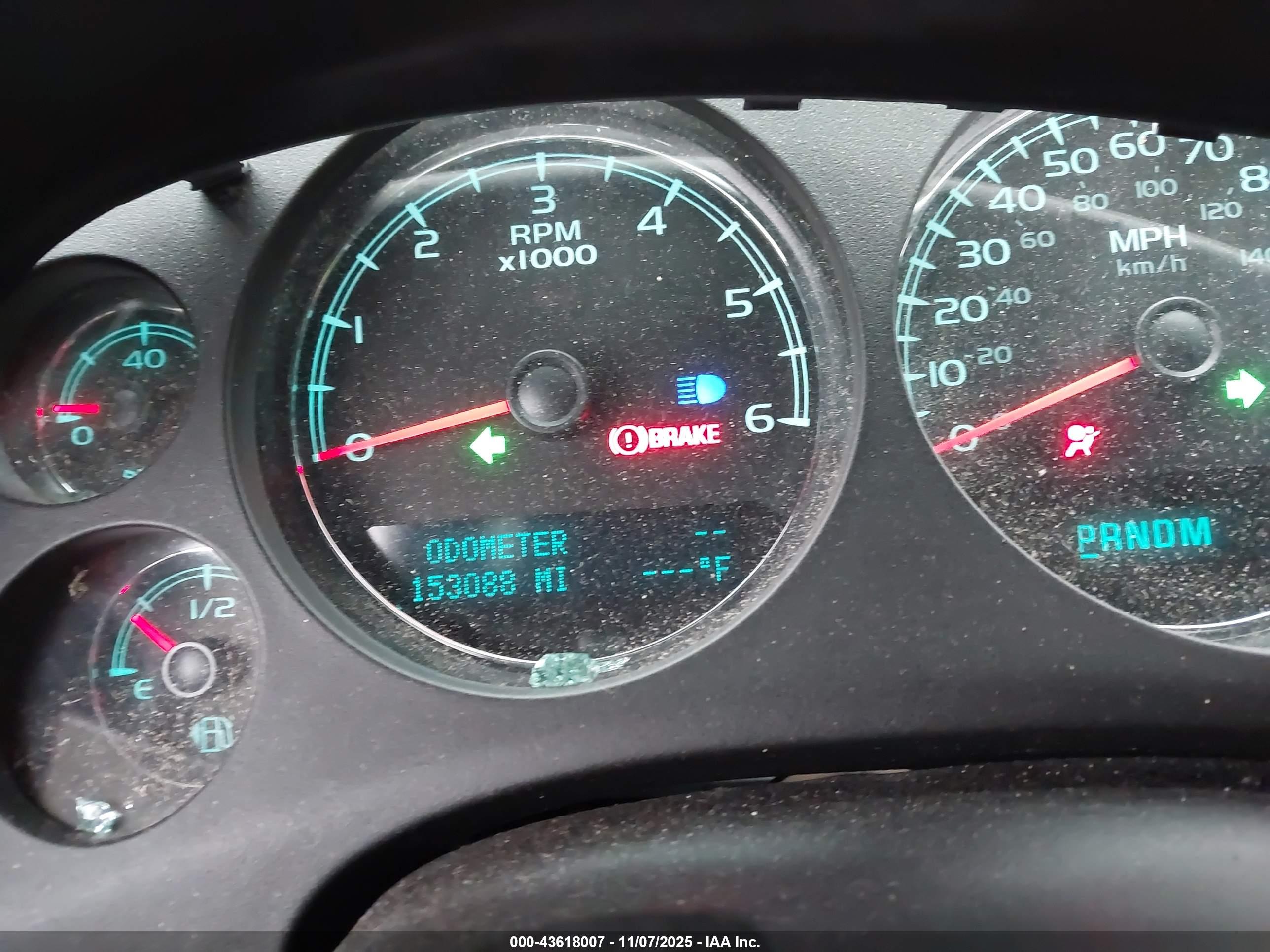 CHEVROLET SUBURBAN image 7