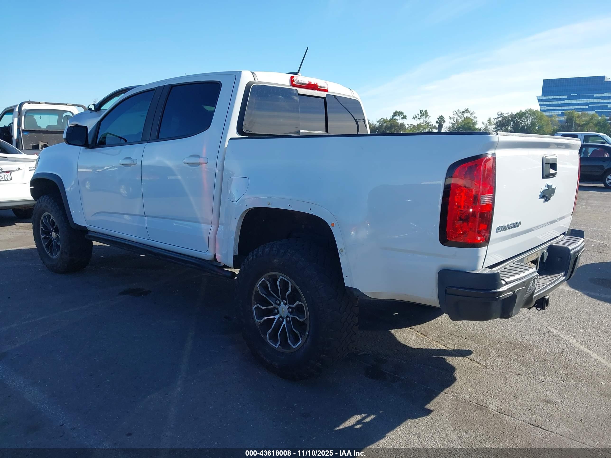 CHEVROLET COLORADO image 3