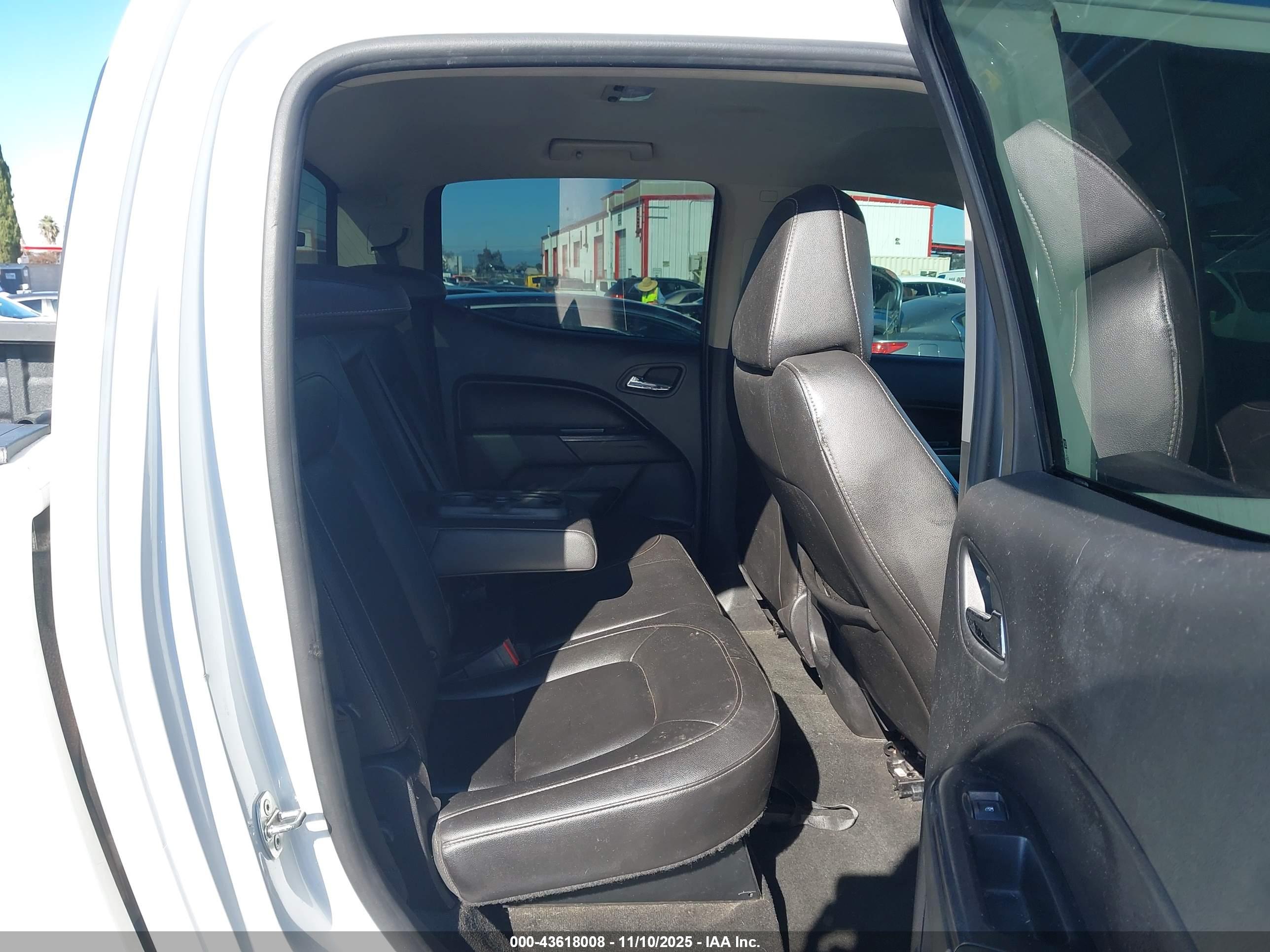 CHEVROLET COLORADO image 8
