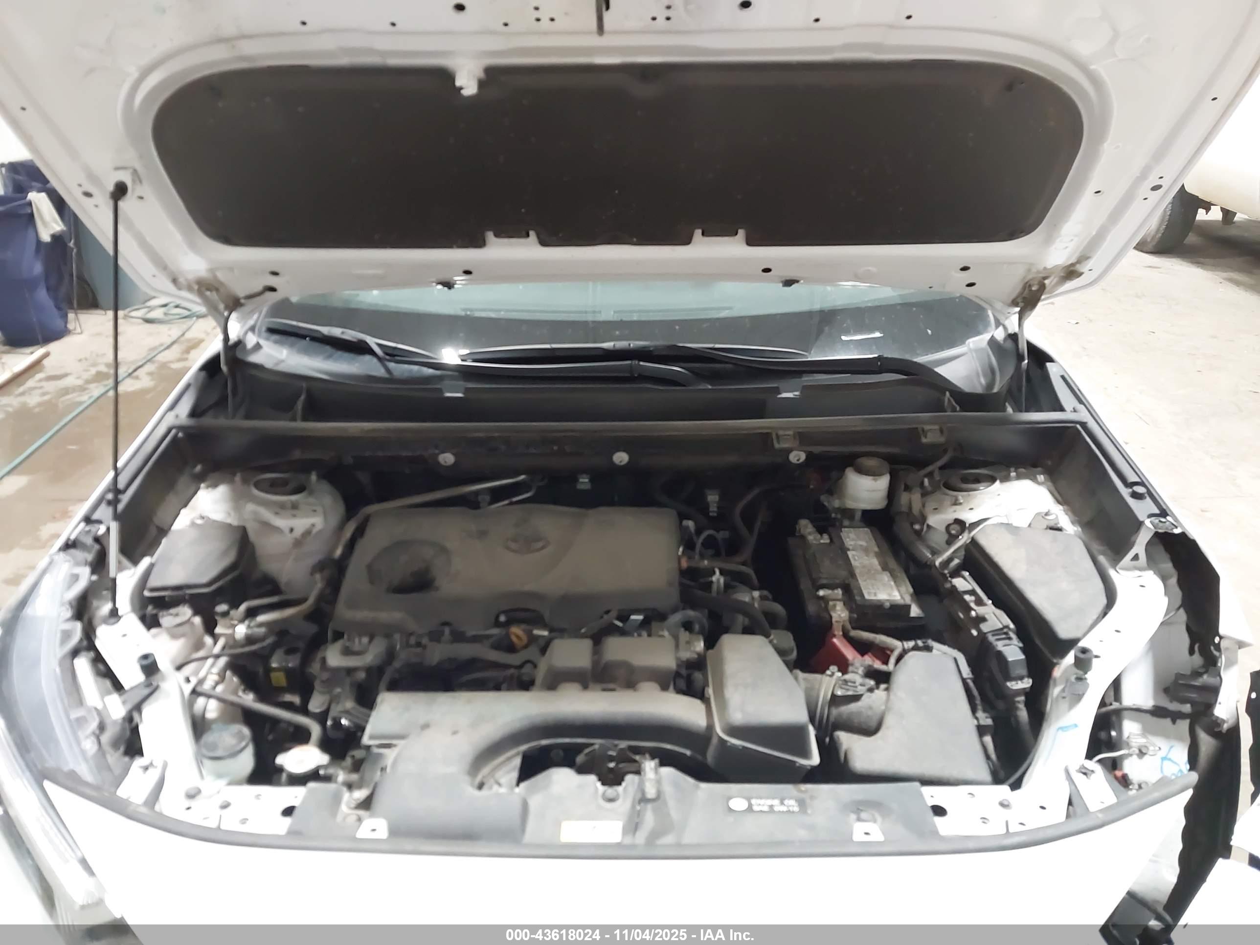 TOYOTA RAV4 image 10