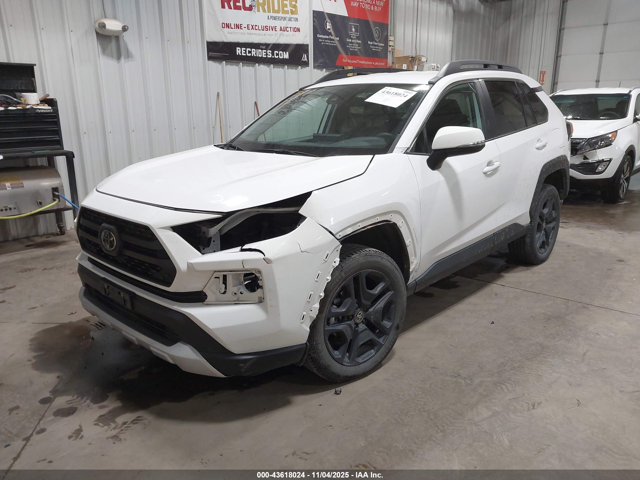 TOYOTA RAV4 image 2