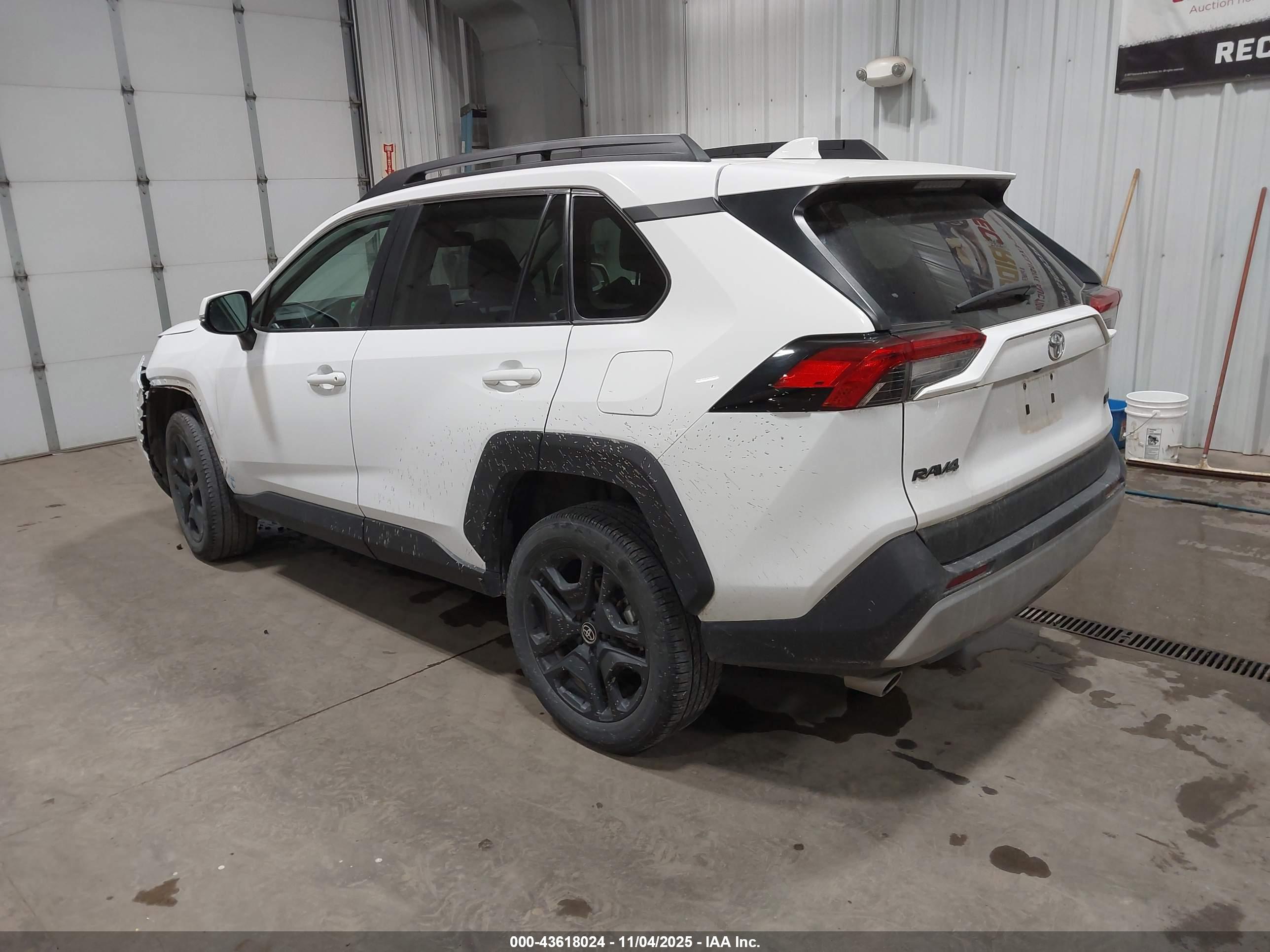 TOYOTA RAV4 image 3