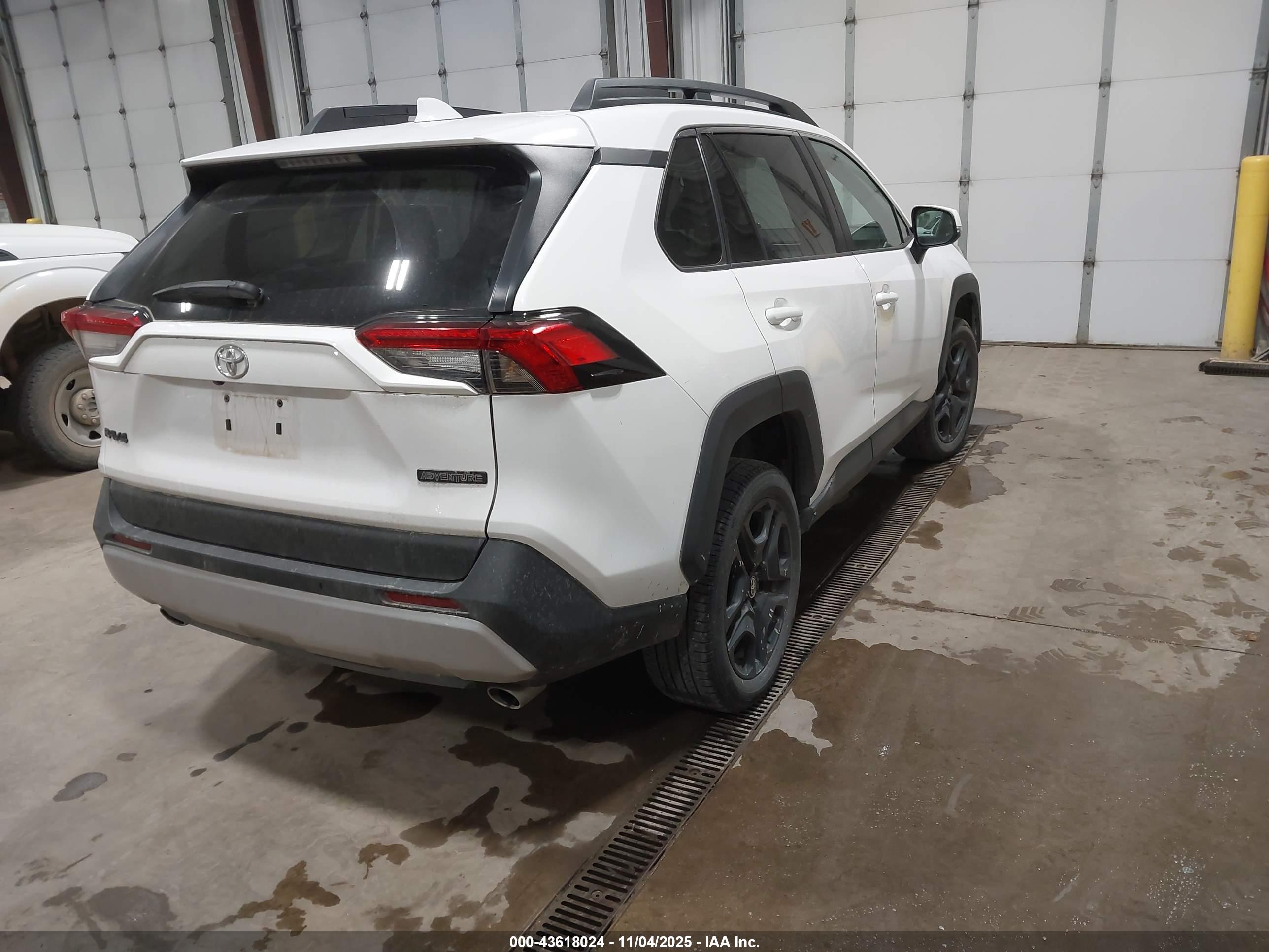 TOYOTA RAV4 image 4