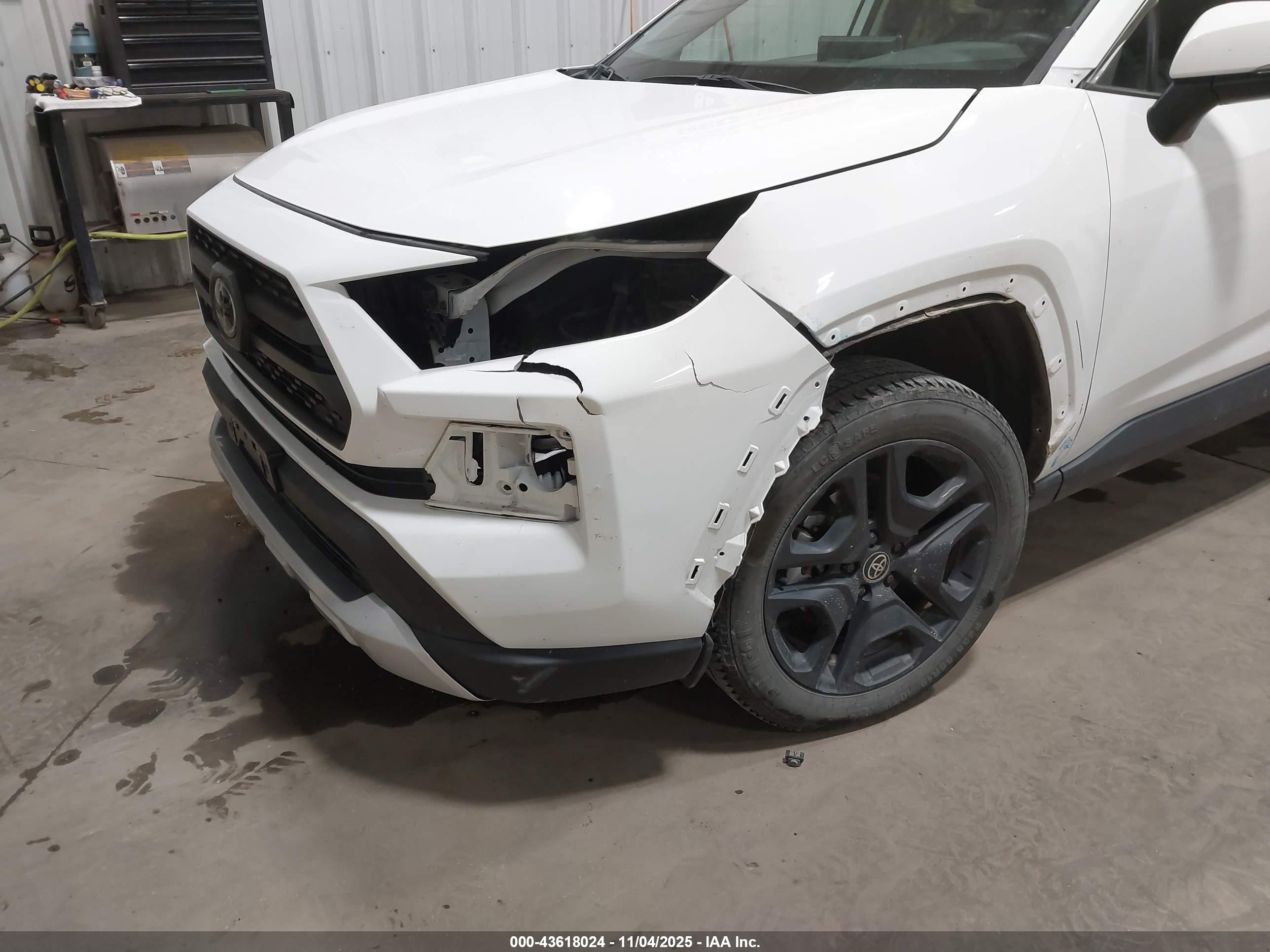 TOYOTA RAV4 image 6