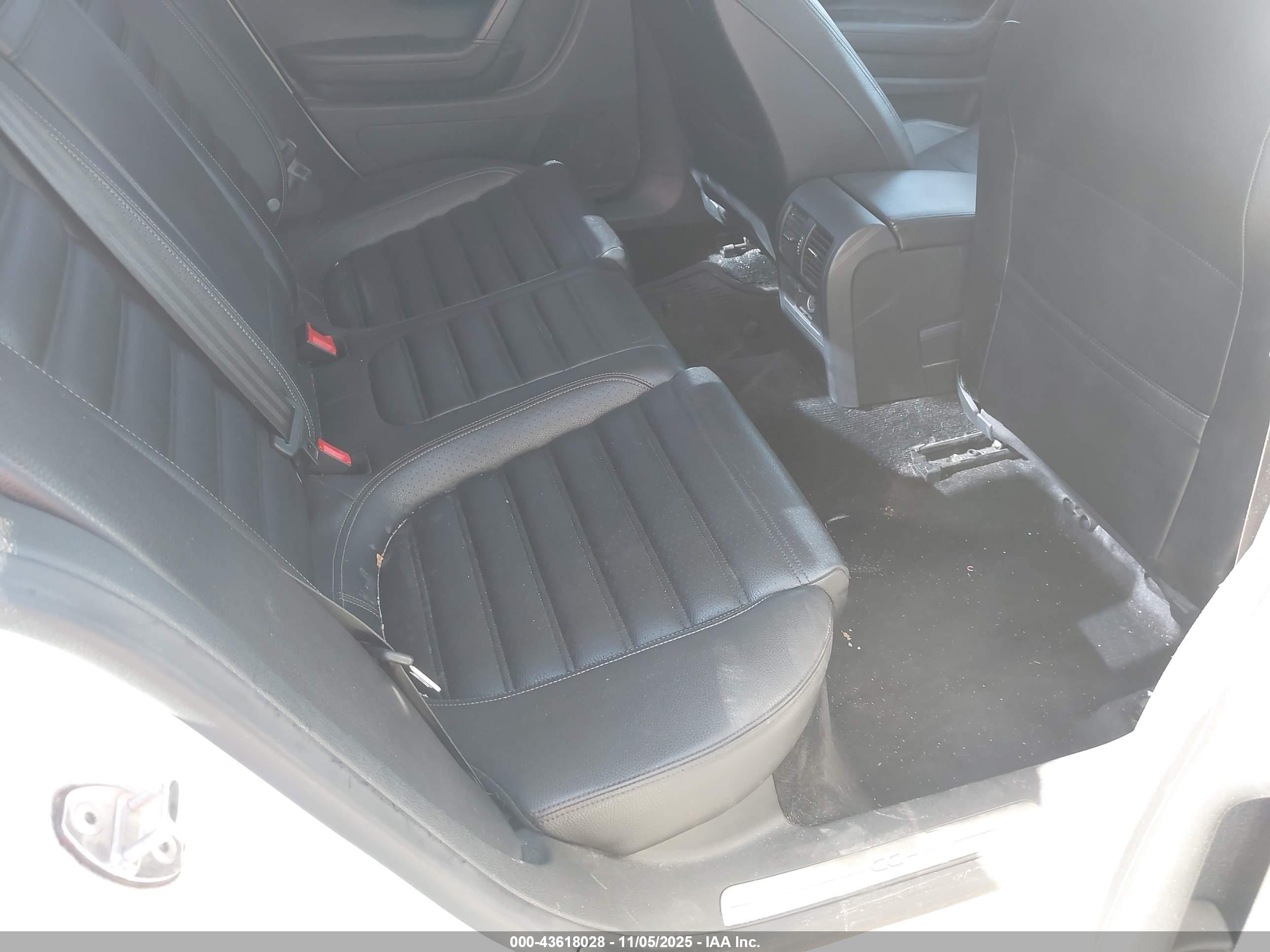 VOLKSWAGEN CC image 8