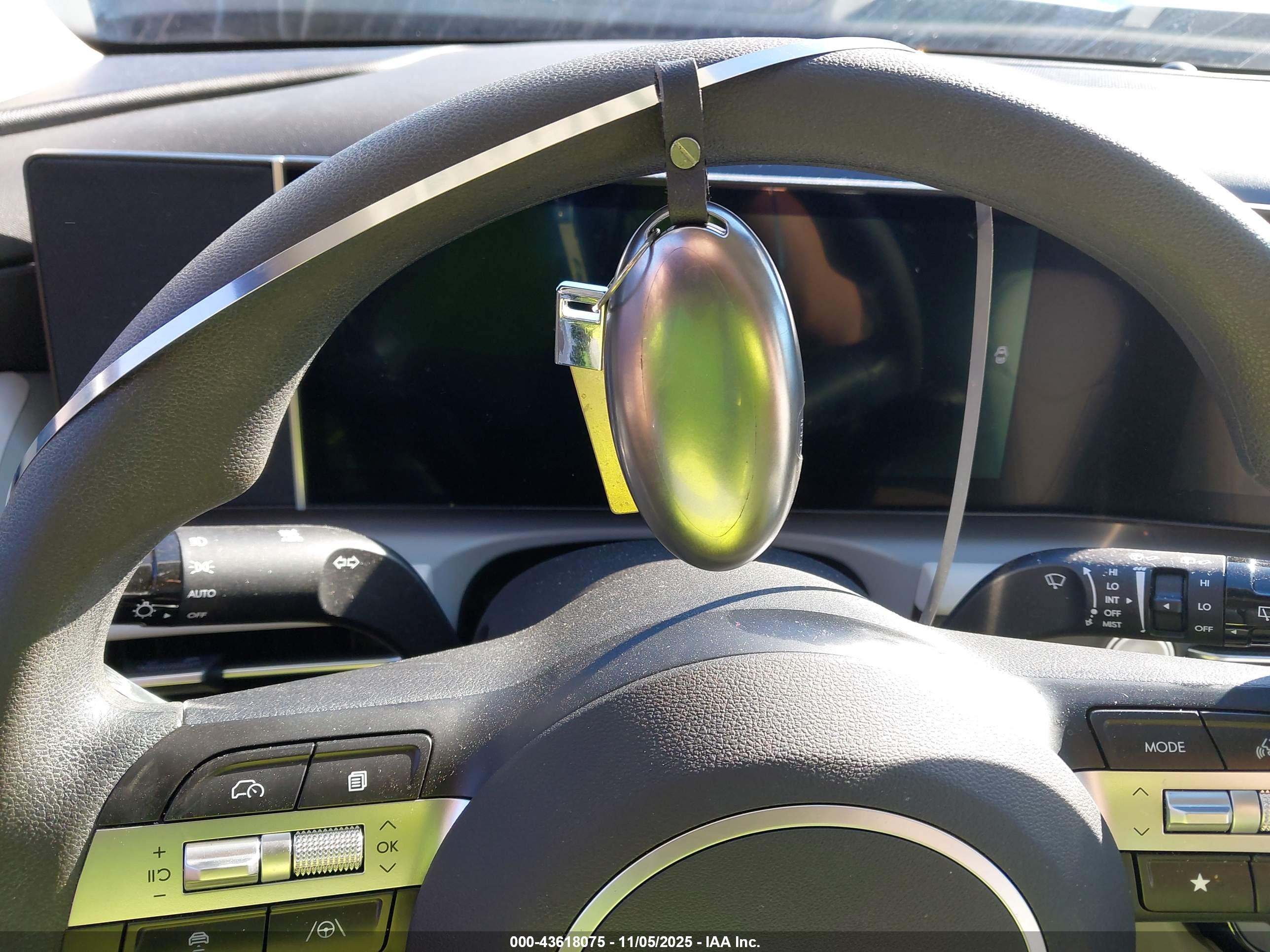 HYUNDAI TUCSON image 11