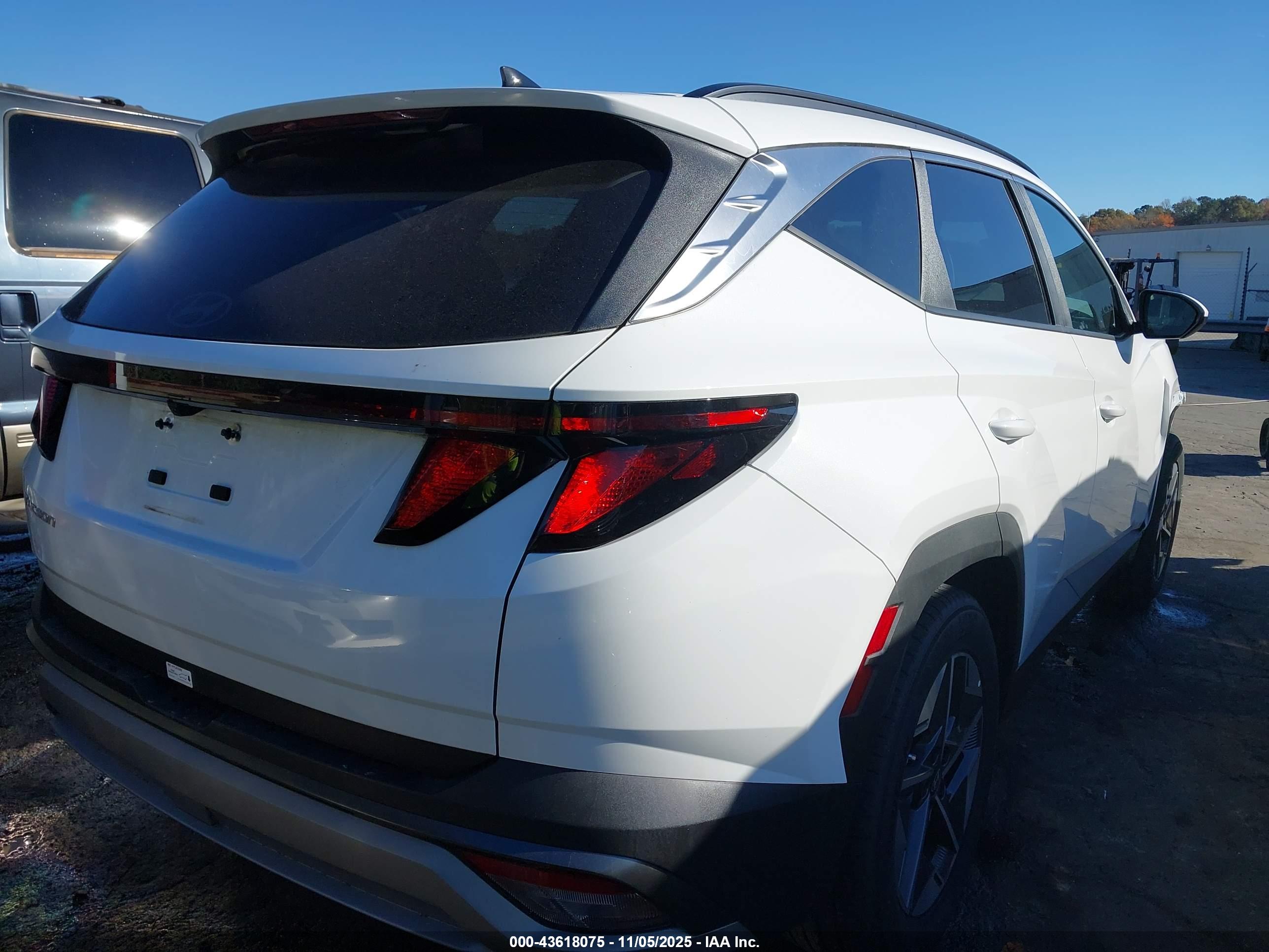 HYUNDAI TUCSON image 4