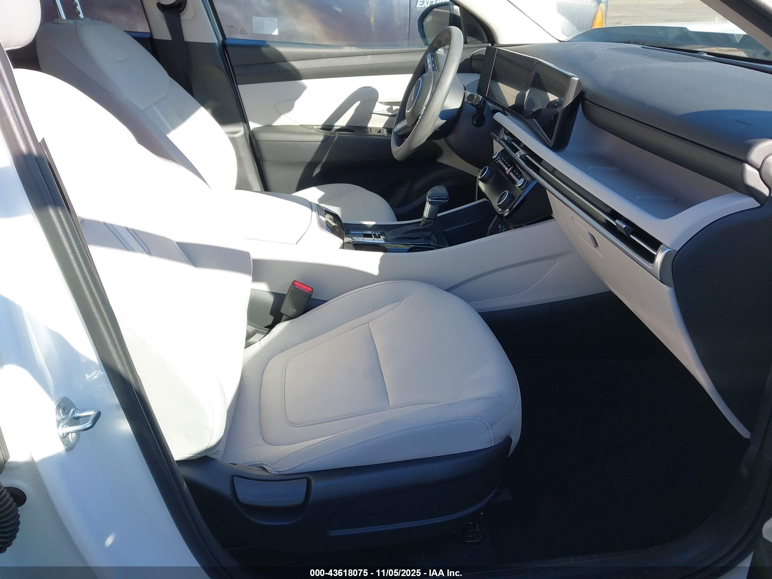 HYUNDAI TUCSON image 5
