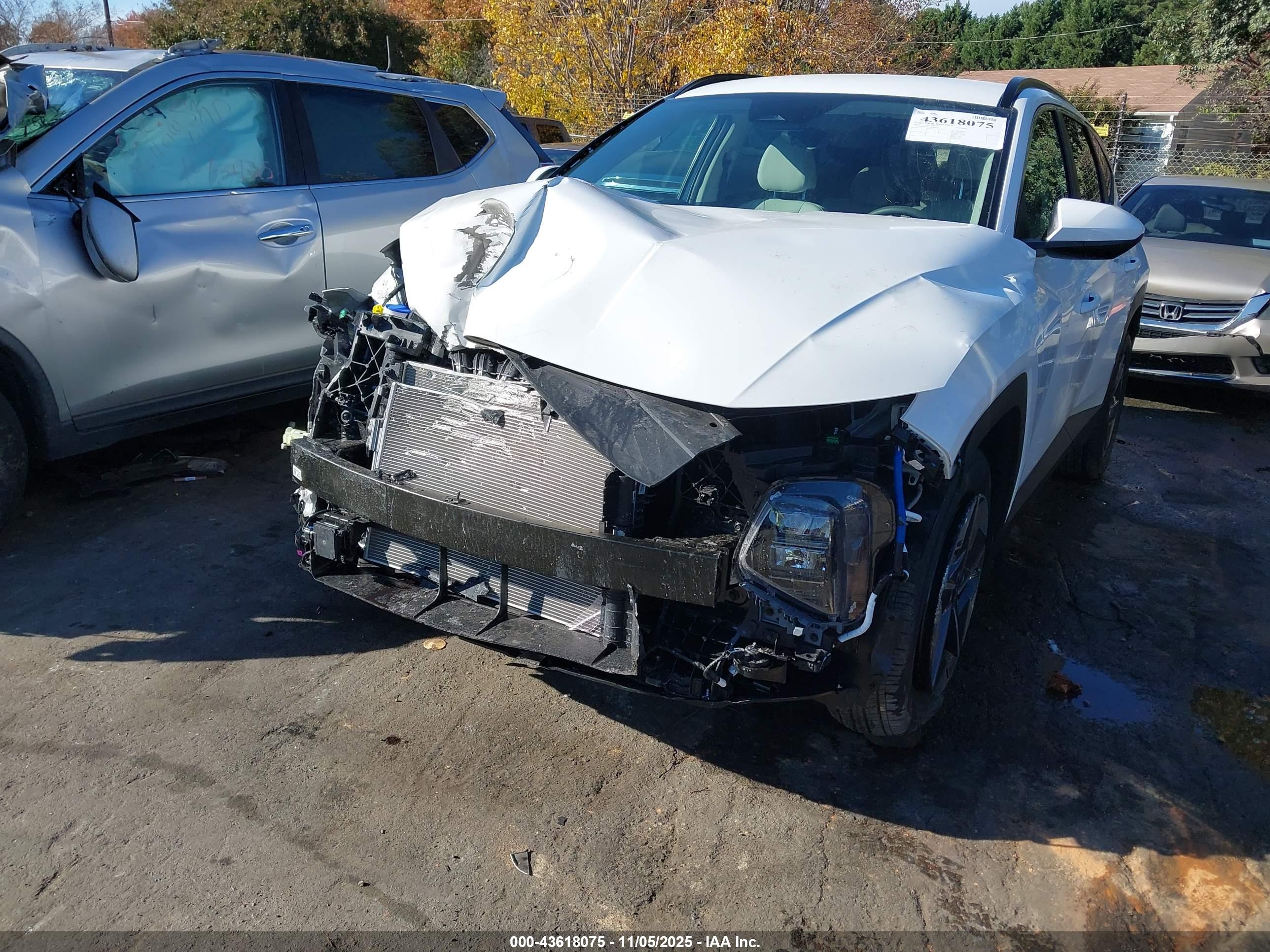 HYUNDAI TUCSON image 6