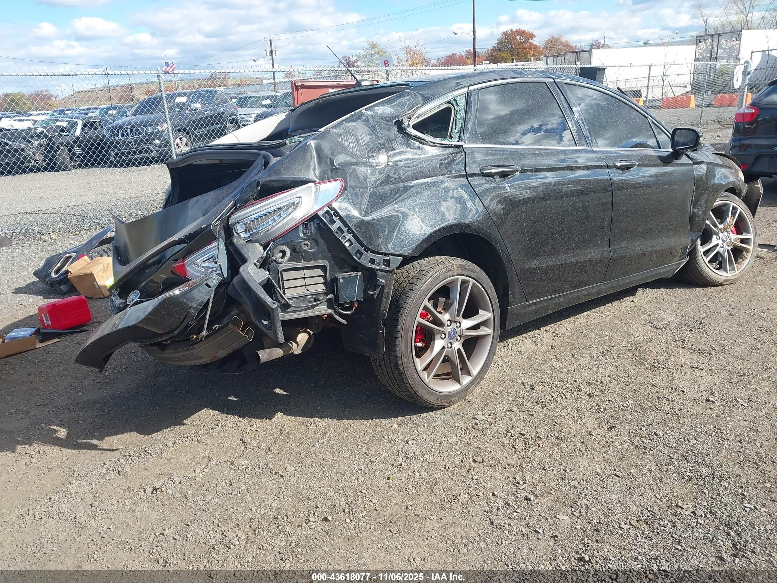 FORD FUSION image 4