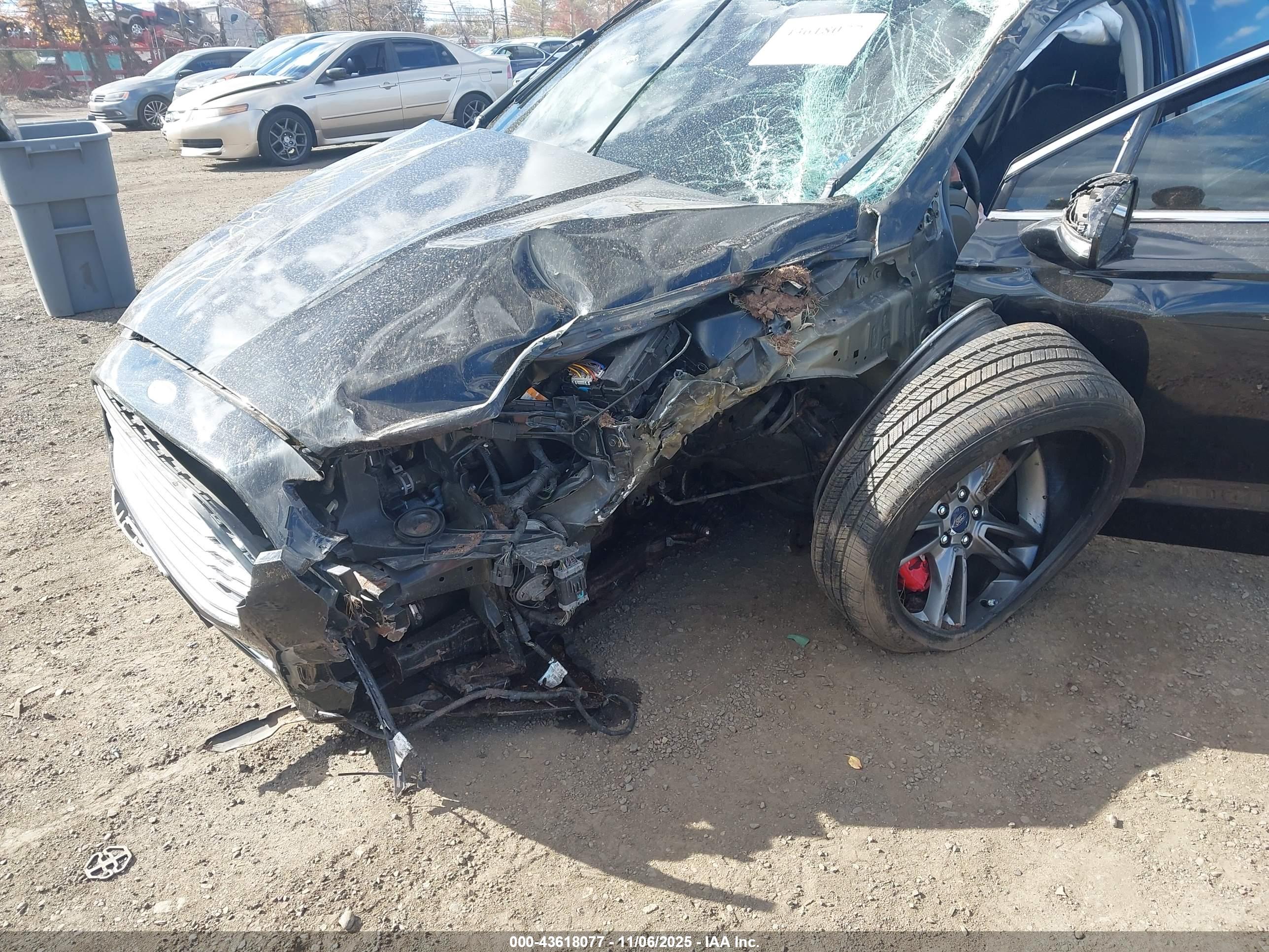 FORD FUSION image 6