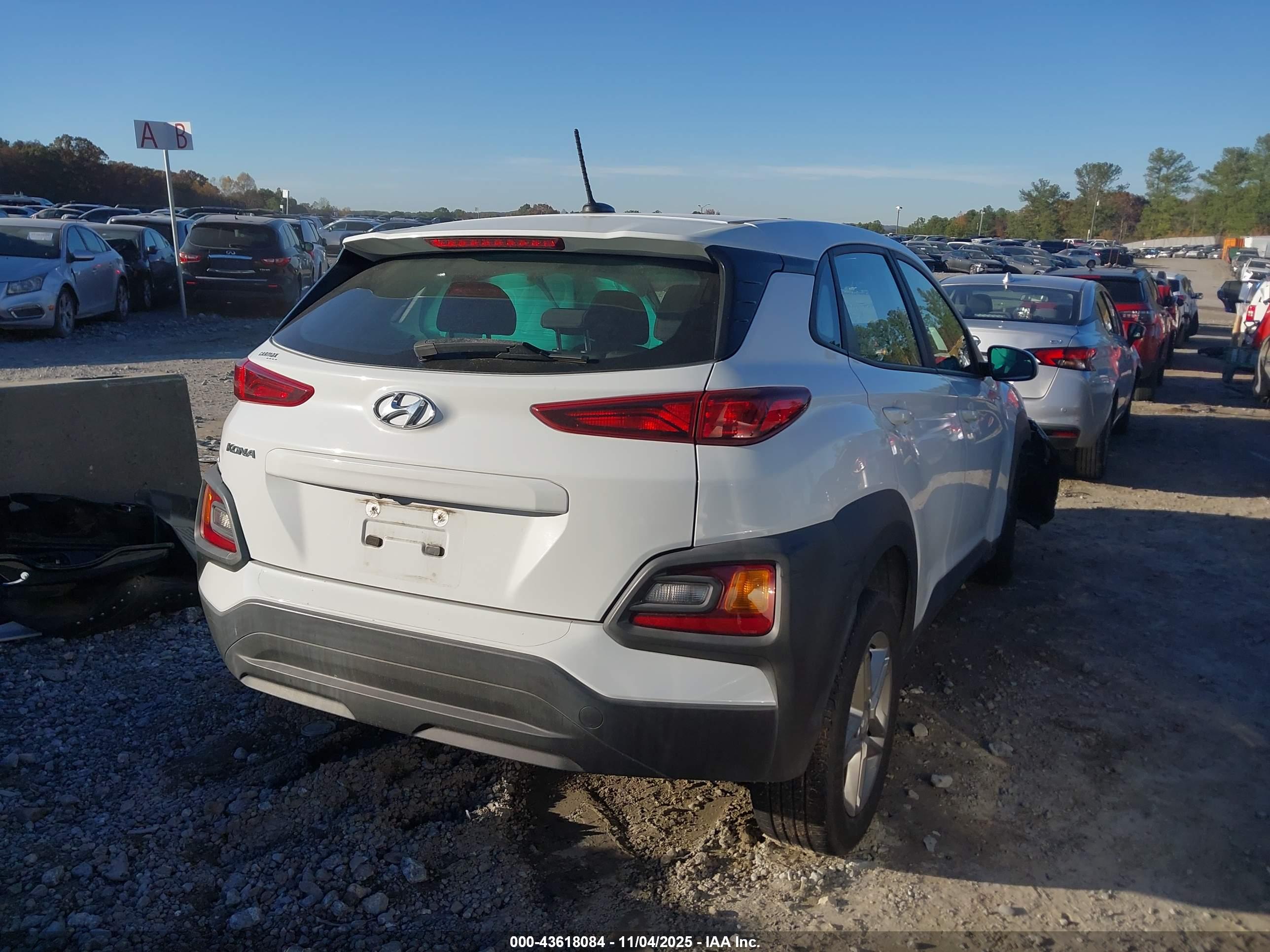 HYUNDAI KONA image 4