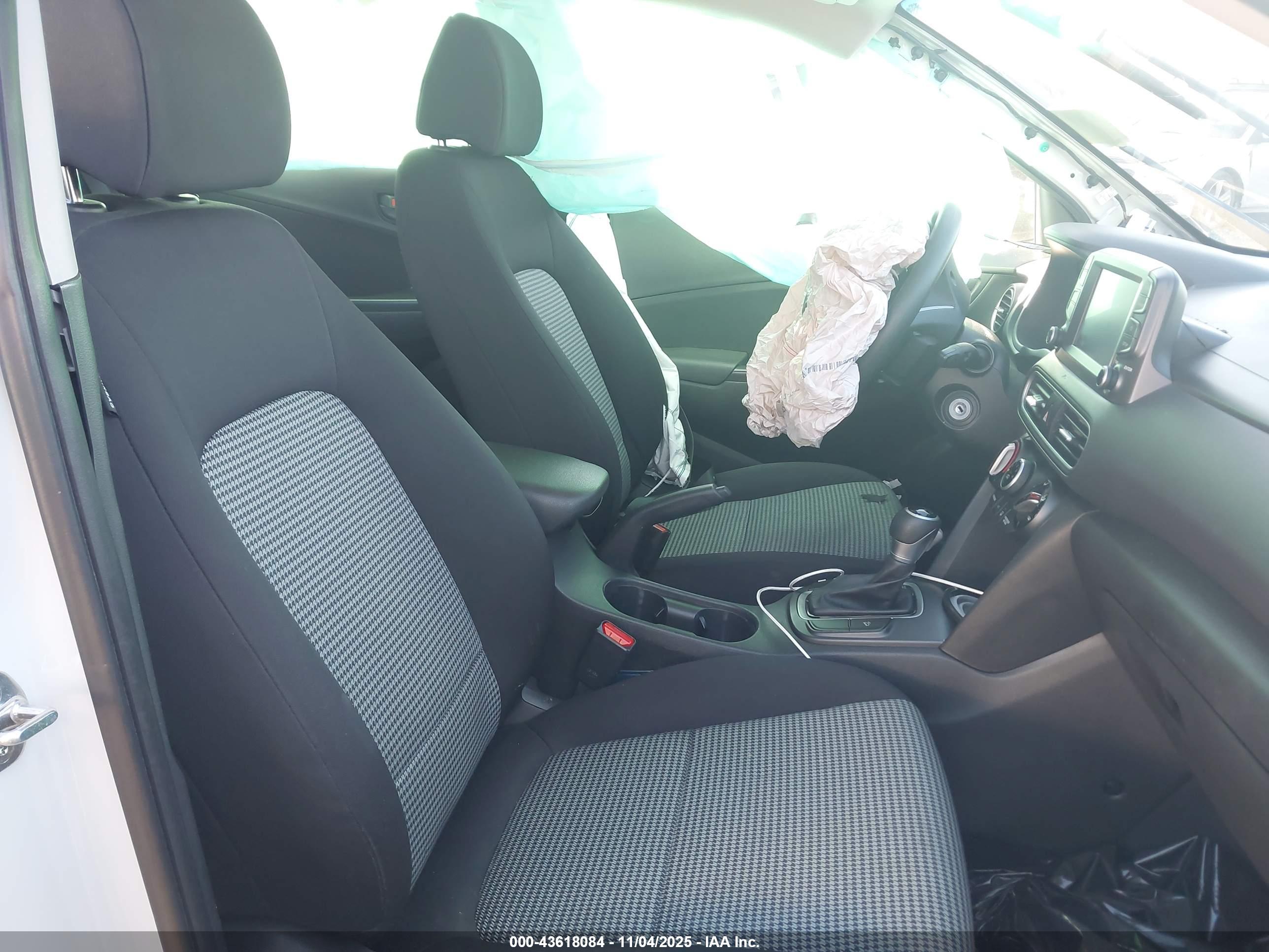 HYUNDAI KONA image 5