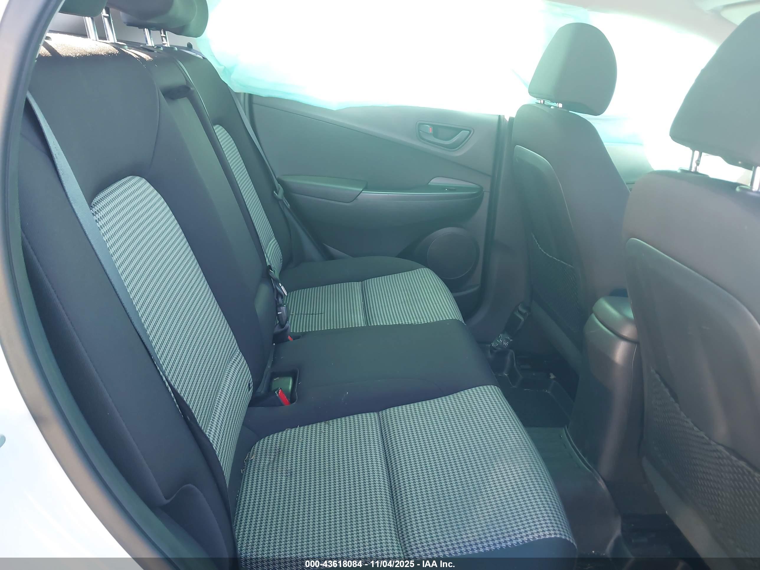 HYUNDAI KONA image 8