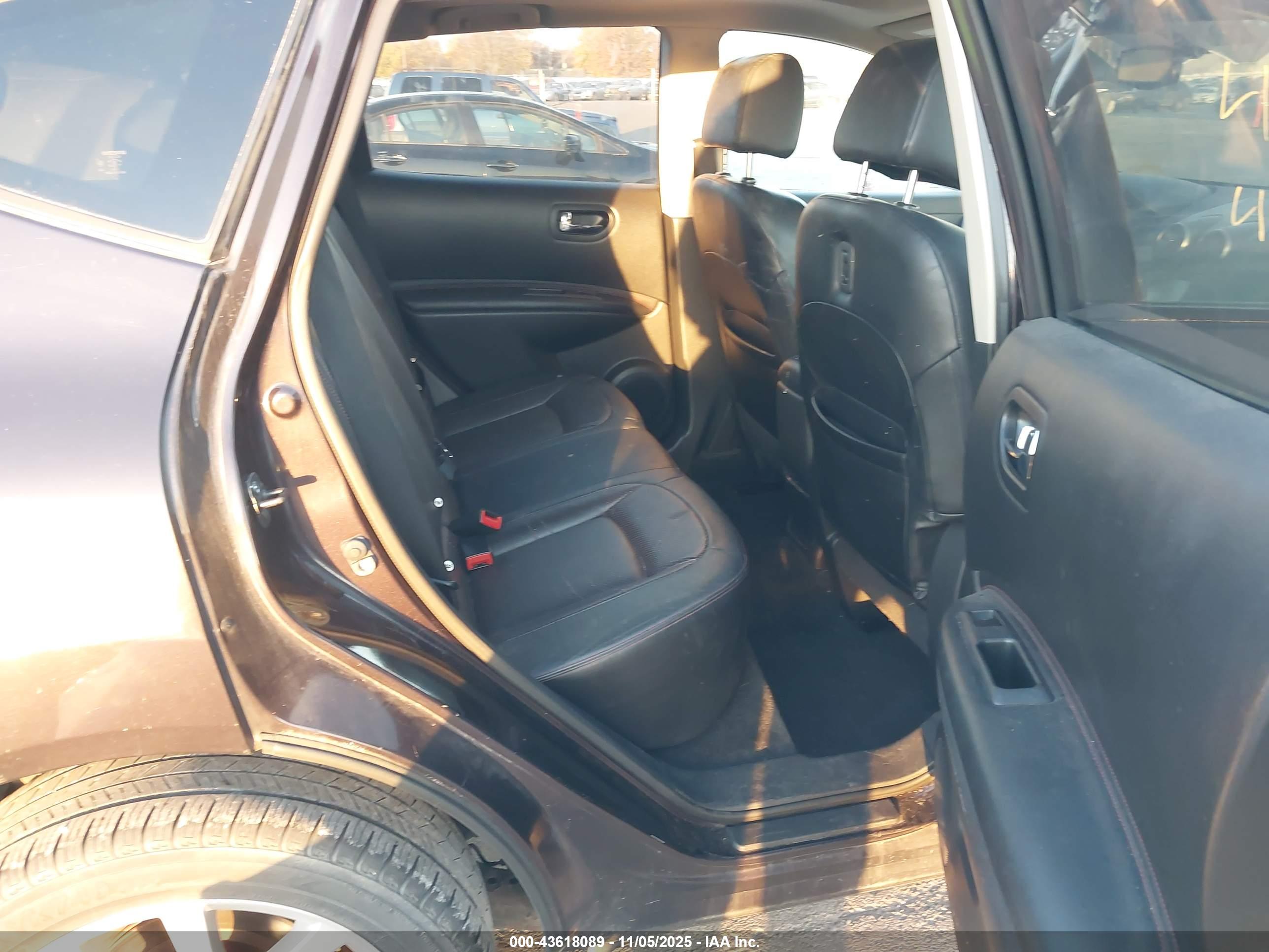 NISSAN ROGUE image 8