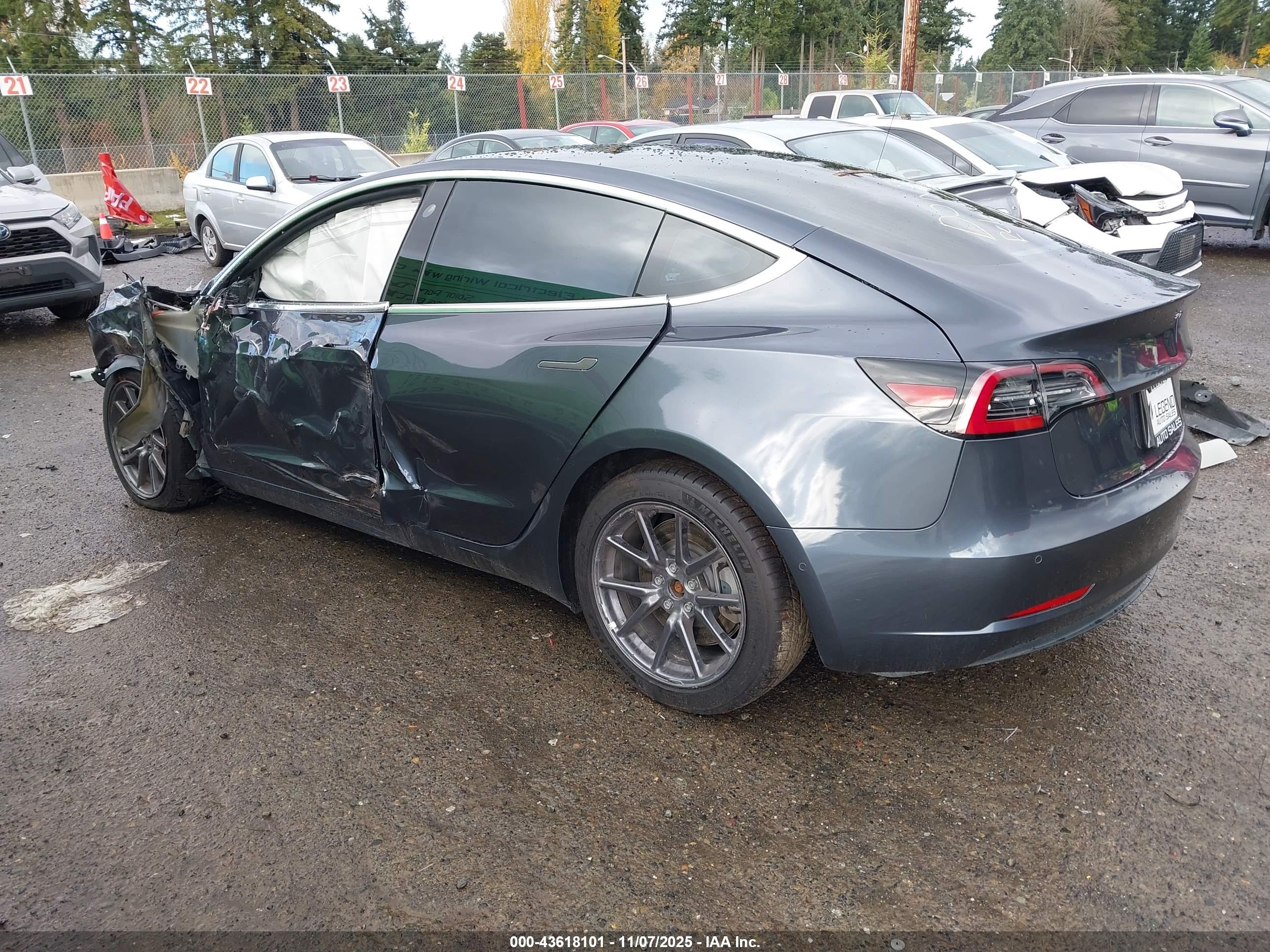TESLA MODEL image 3